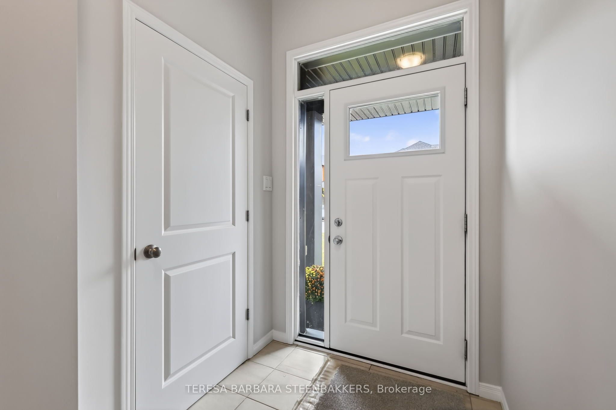 689 N Taliesin Crescent E, Stittsville - Munster - Richmond, ON K2S 2W5 photo 2
