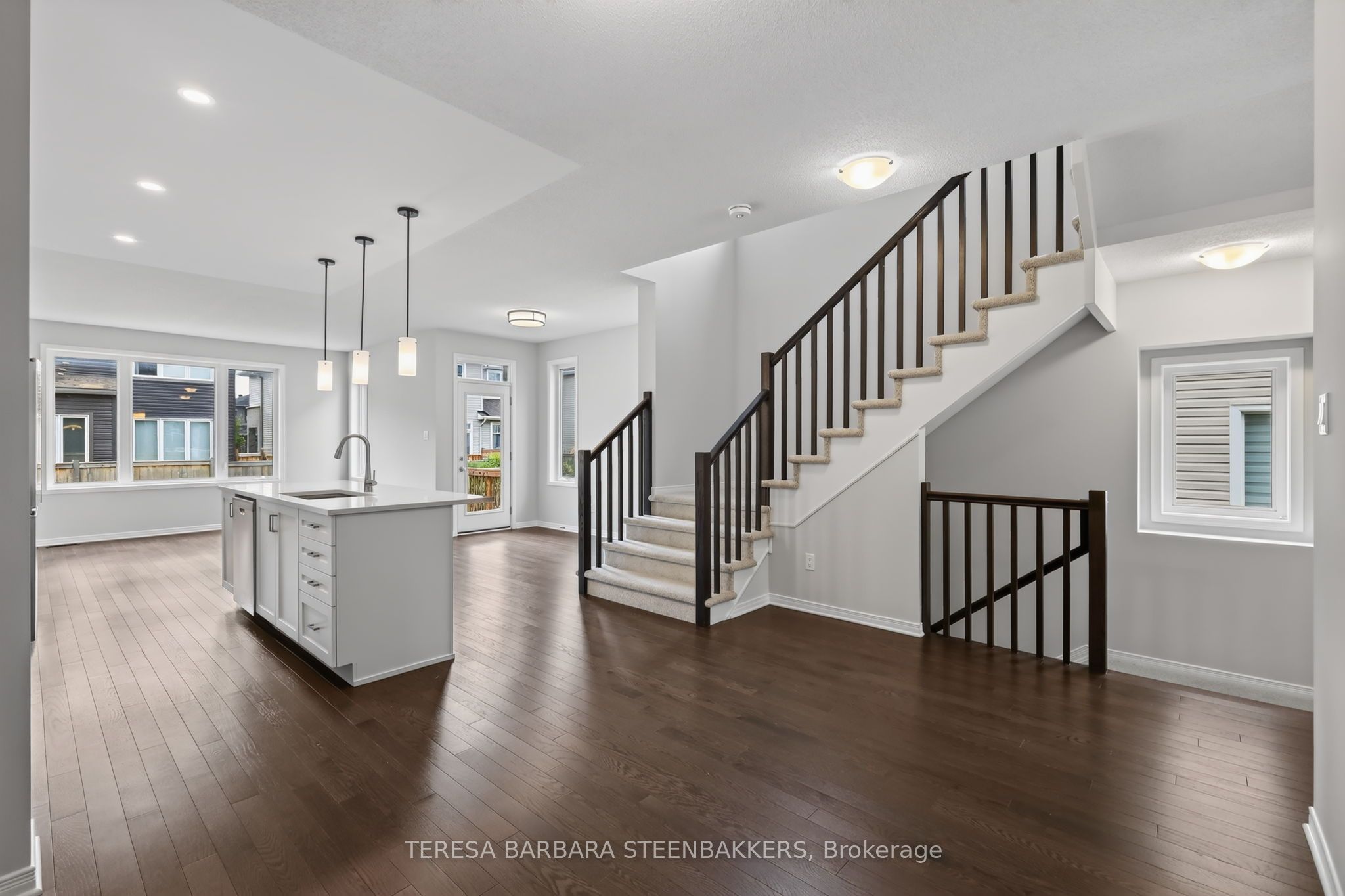 689 N Taliesin Crescent E, Stittsville - Munster - Richmond, ON K2S 2W5 photo 4