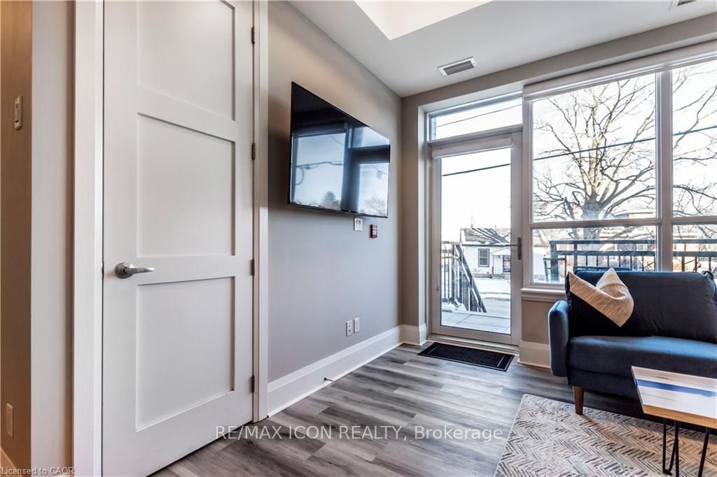 63 Arthur Street S 102, Guelph, ON N1E 0A8 photo 4