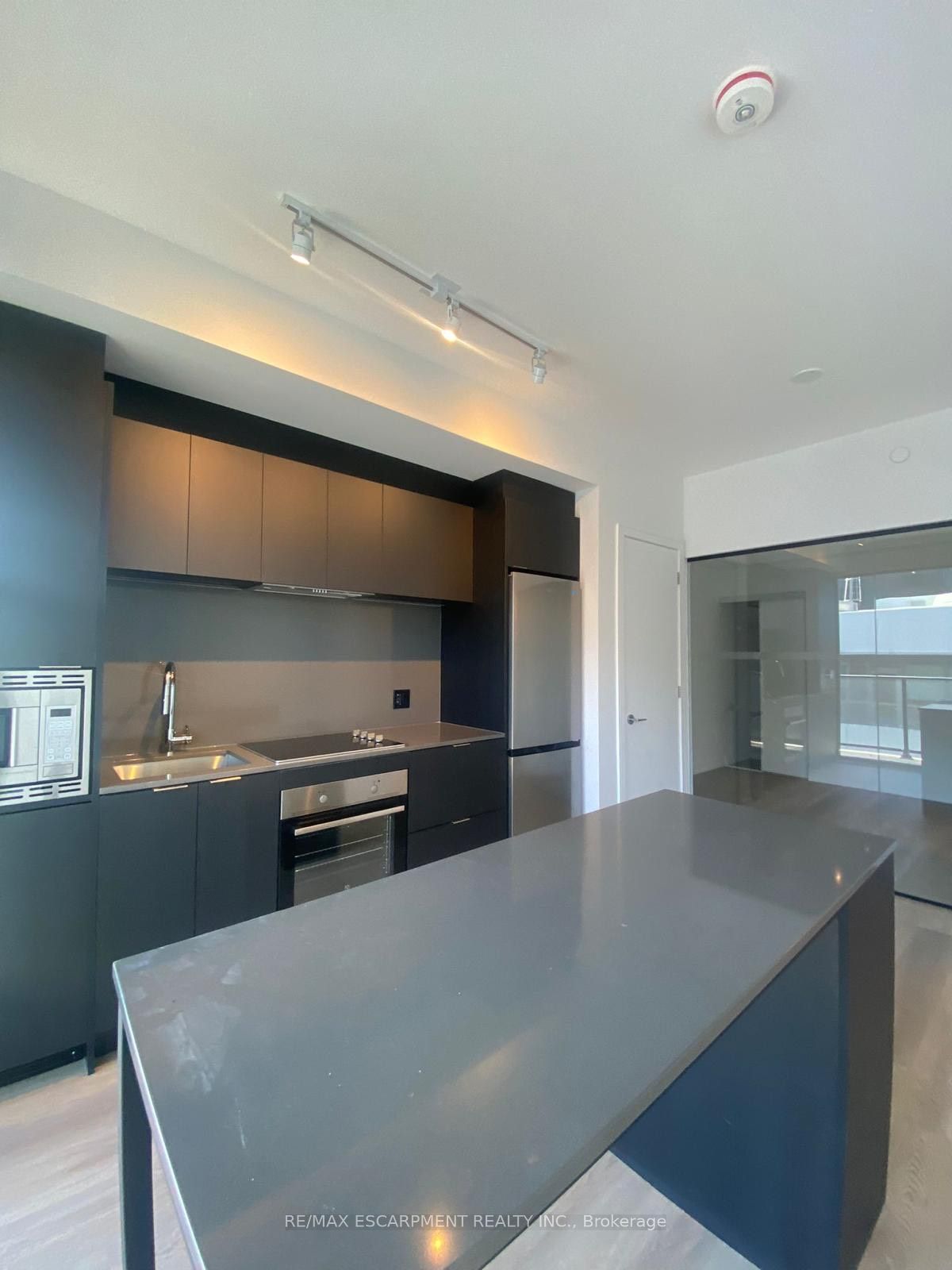 1 Jarvis Street E 1518, Hamilton, ON L8R 0A8