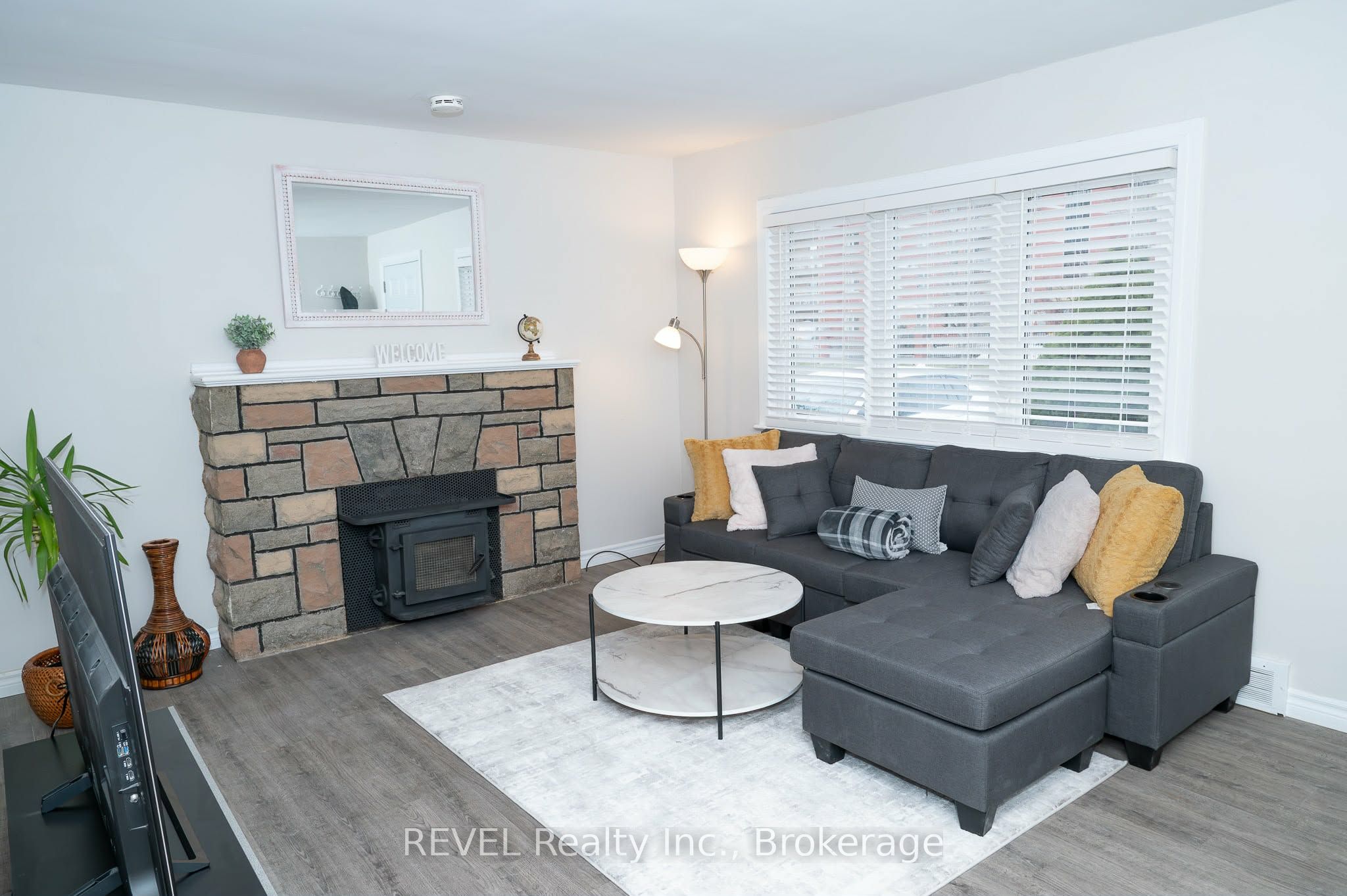 6482 Mcleod Road, Niagara Falls, ON L2G 3G1 photo 3