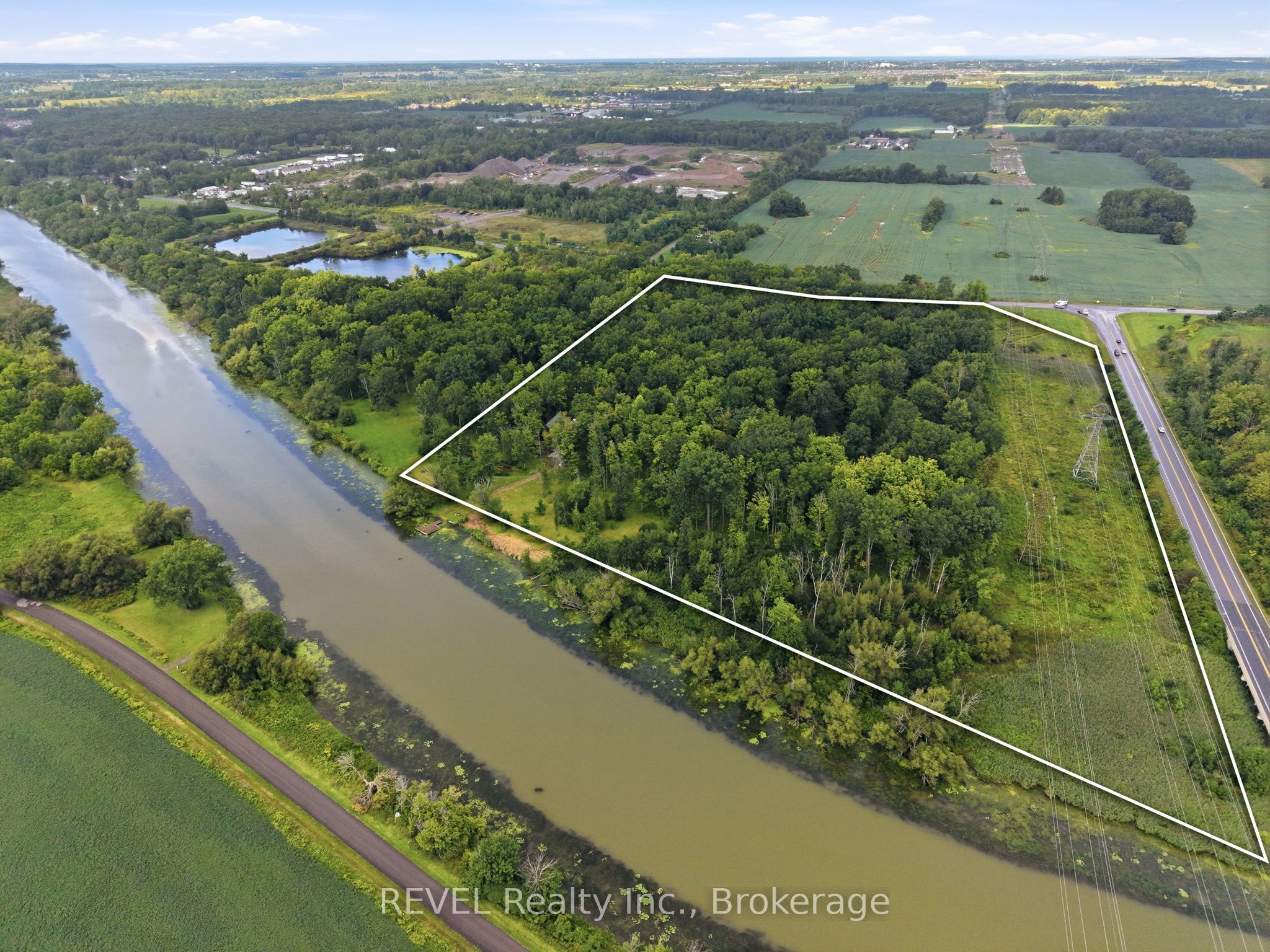 1247 Chippawa Creek Road, Thorold, ON L0S 1K0 photo 3