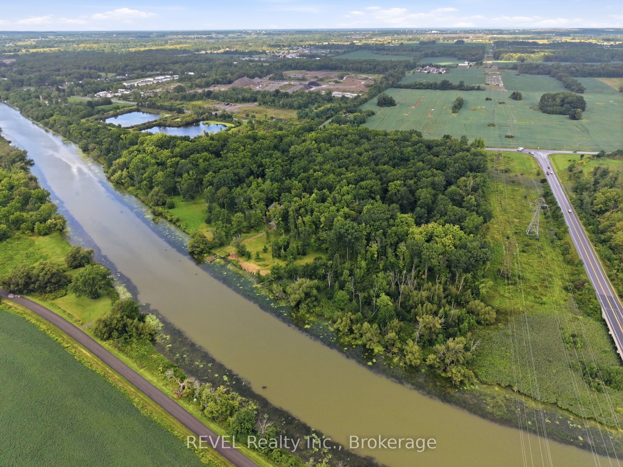 1247 Chippawa Creek Road, Thorold, ON L0S 1K0 photo 4