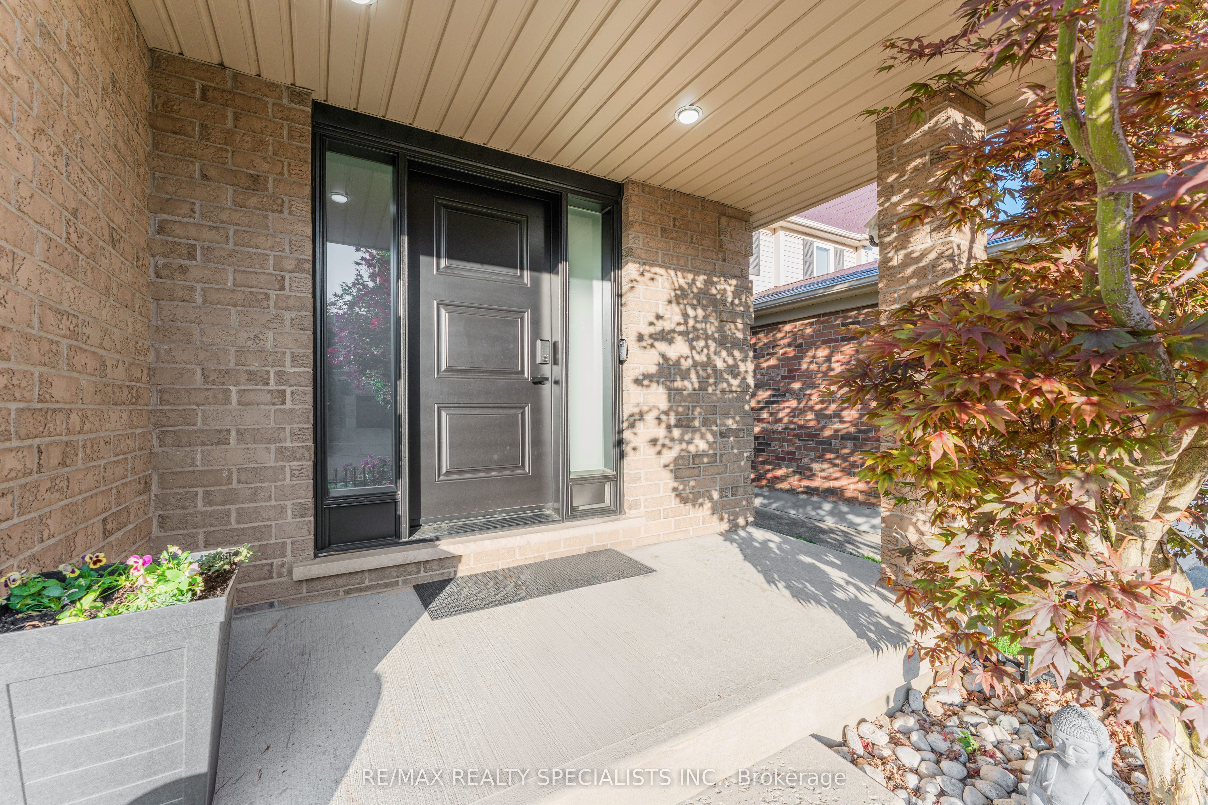 71 MCFARLANE Drive, Cambridge, ON N3C 4L7 photo 2