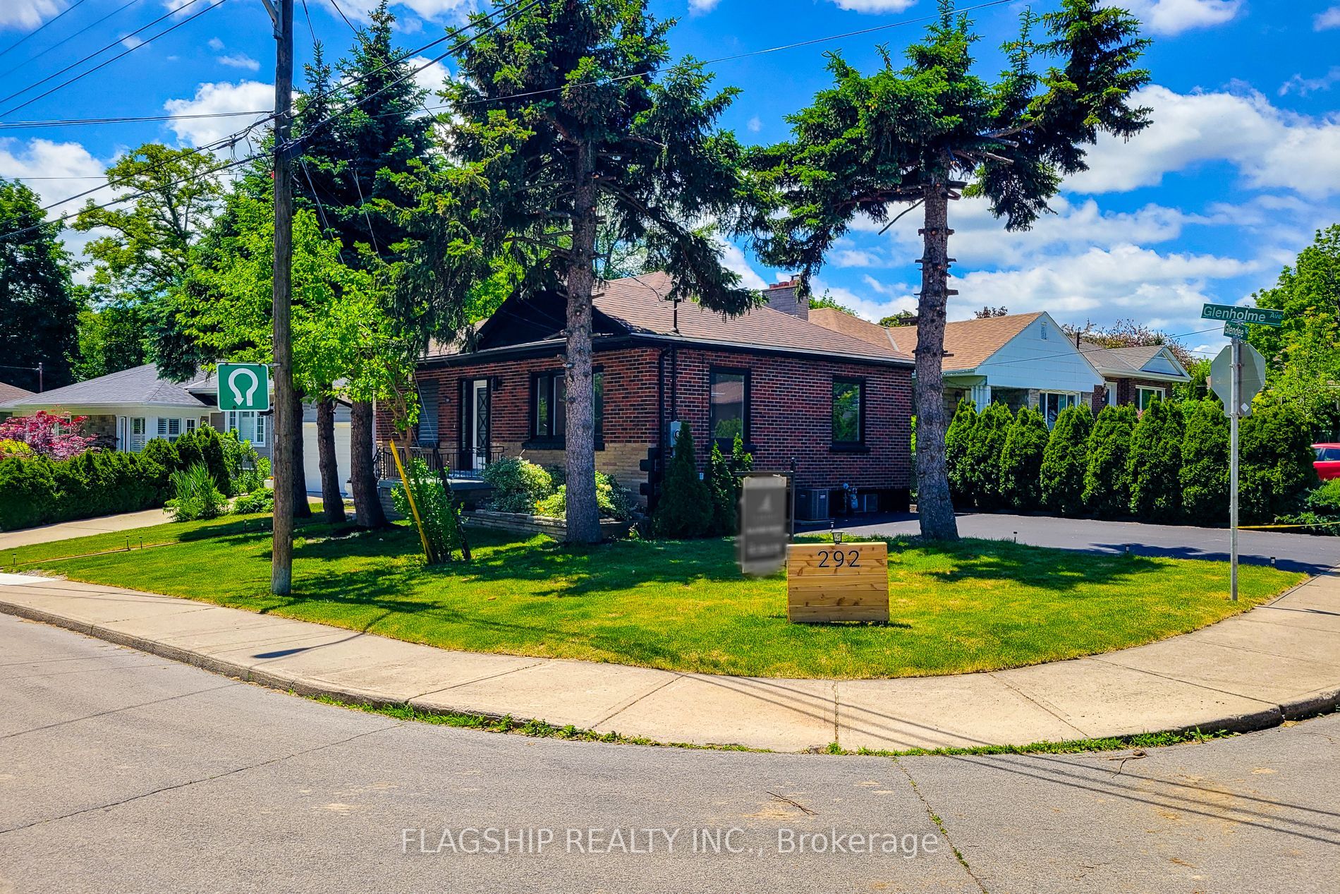 292 Glenholme Avenue, Hamilton, ON L8K 3M3