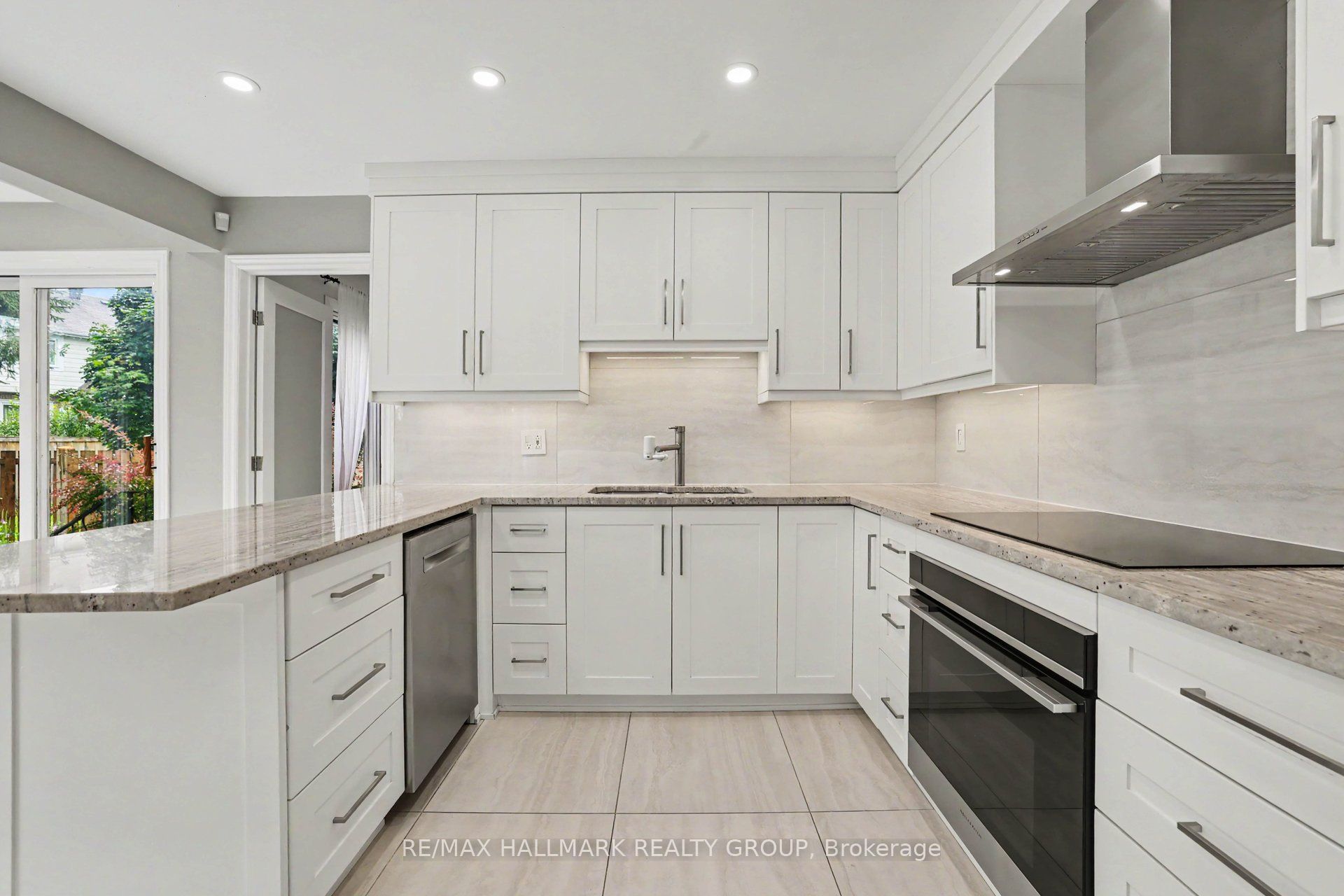 66 Bateman Drive, South of Baseline to Knoxdale, ON K2G 5H5 photo 5
