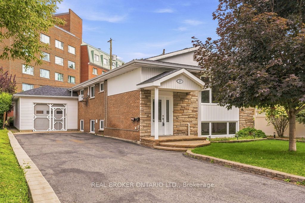 257 Lavergne Street, Vanier and Kingsview Park, ON K1L 5E4 photo 2