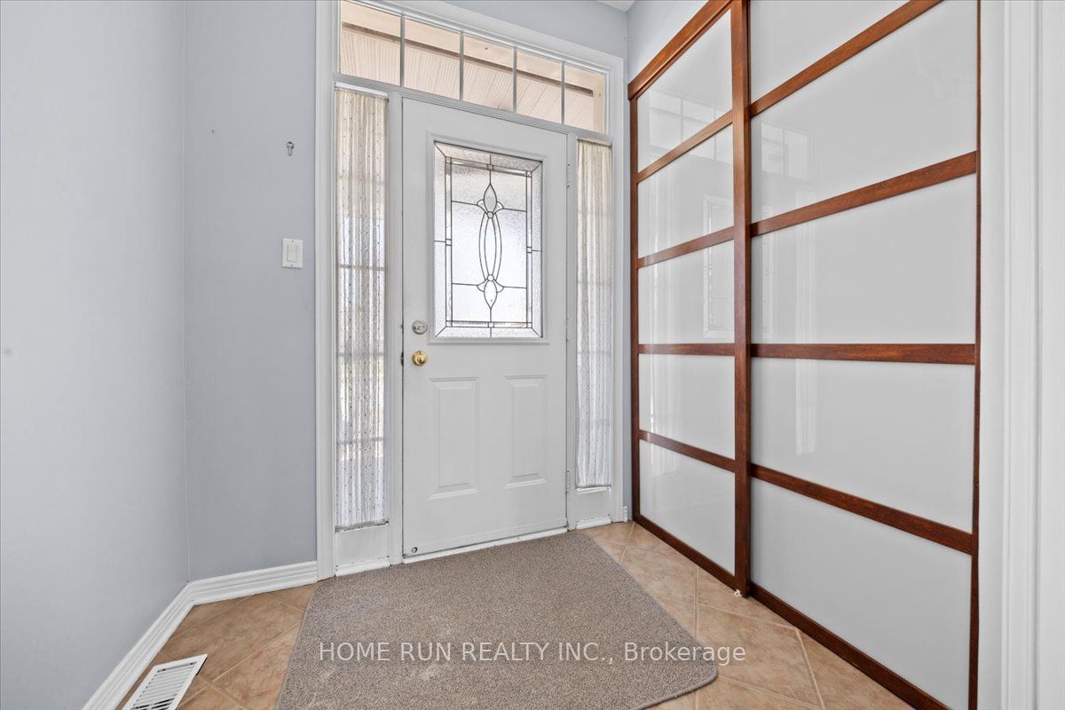 113 Gray Crescent, Kanata, ON K2K 3J7 photo 3