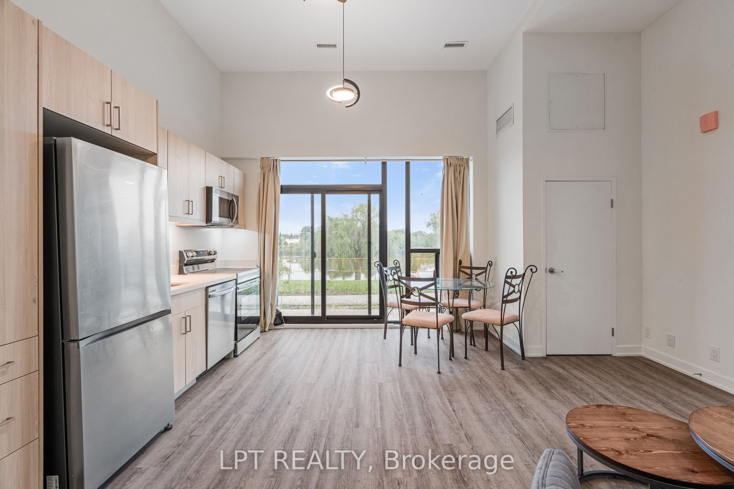 350 Prince Charles Drive S 116, Welland, ON L3C 7B3 photo 3