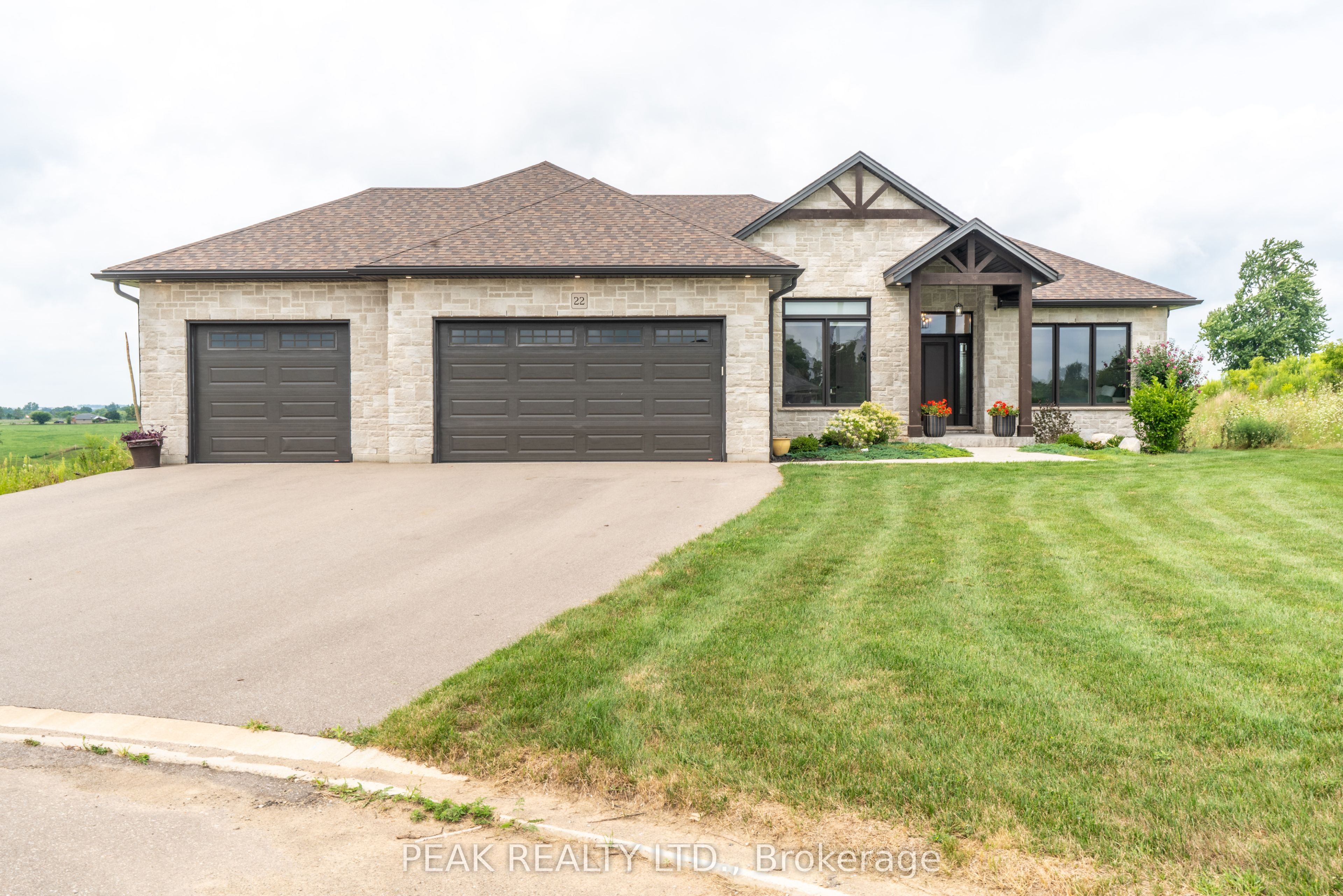 22 Hudson Drive, Brantford, ON N3T 0V6 photo 2