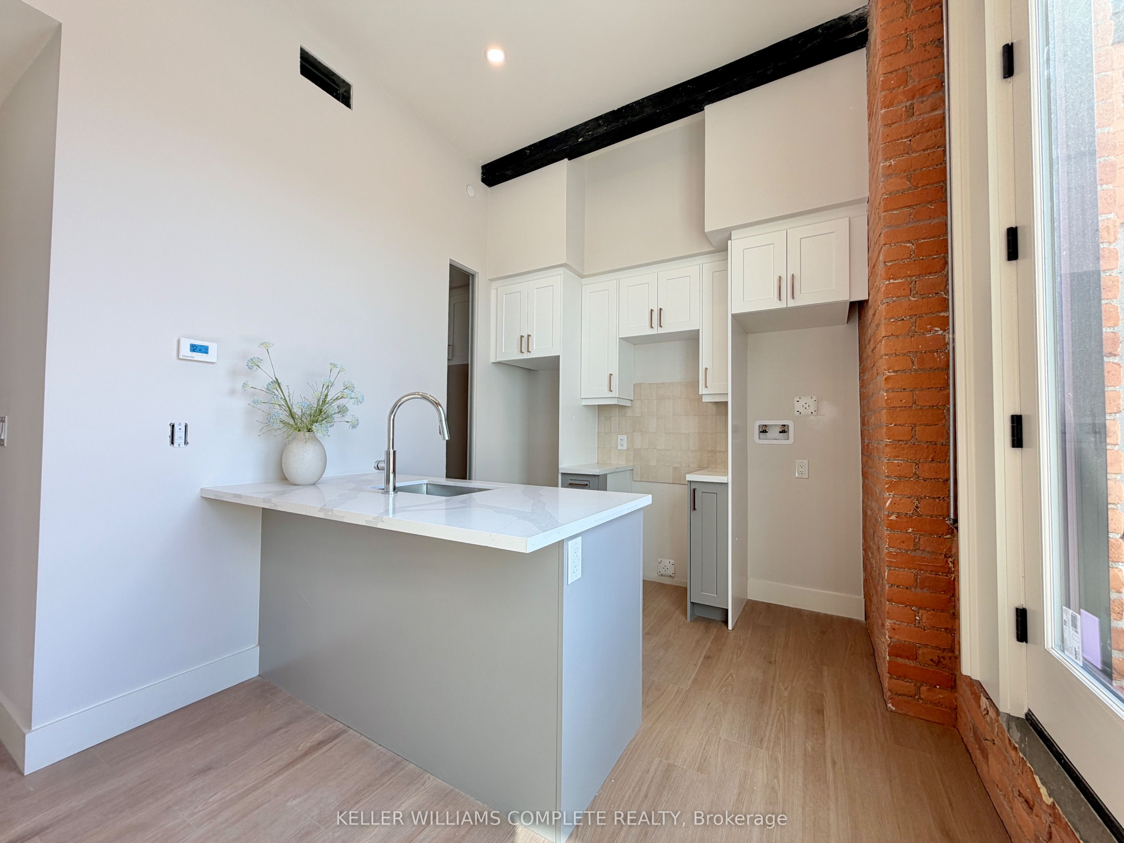 56 York Boulevard 411, Hamilton, ON L8R 0A2