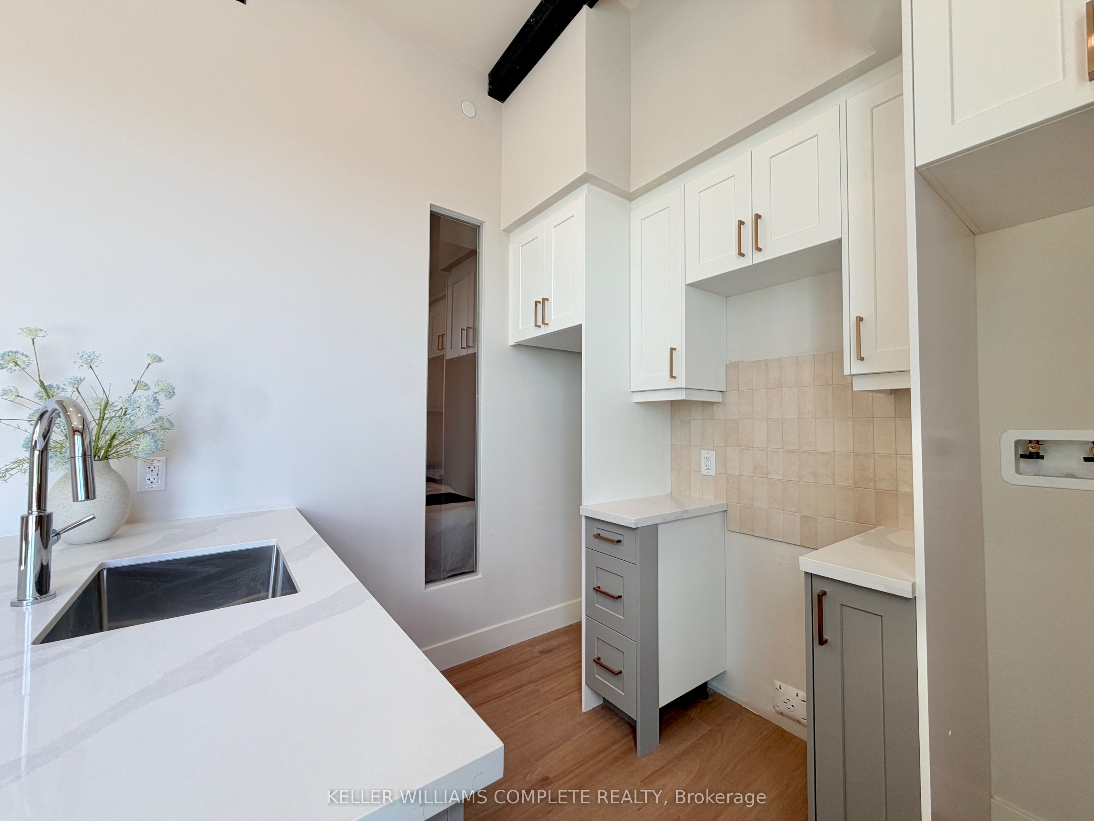 56 York Boulevard 411, Hamilton, ON L8R 0A2 photo 2
