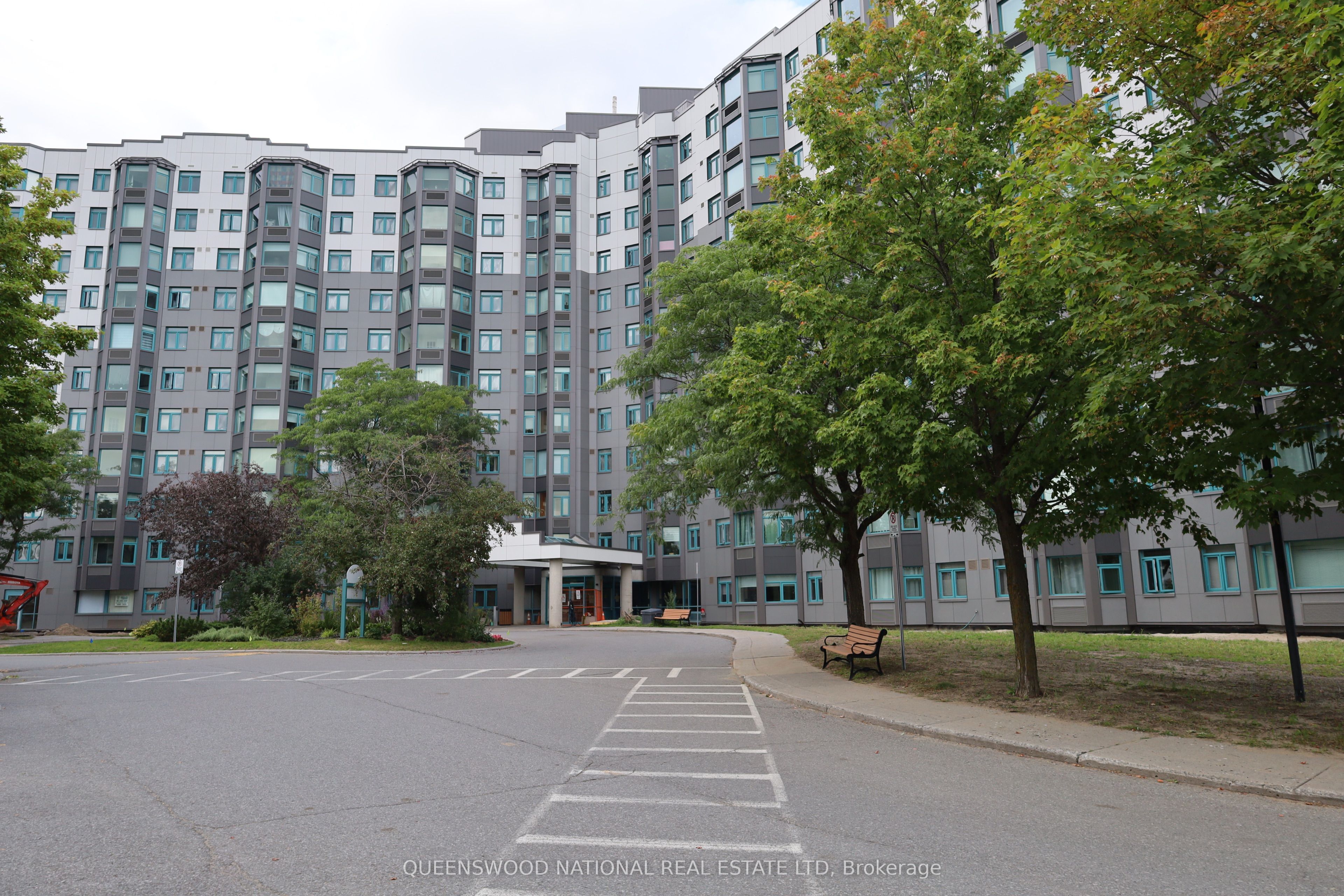 1025 Grenon Avenue 901, Britannia Heights - Queensway Terrace N and Area, ON K2B 8S5 photo 2