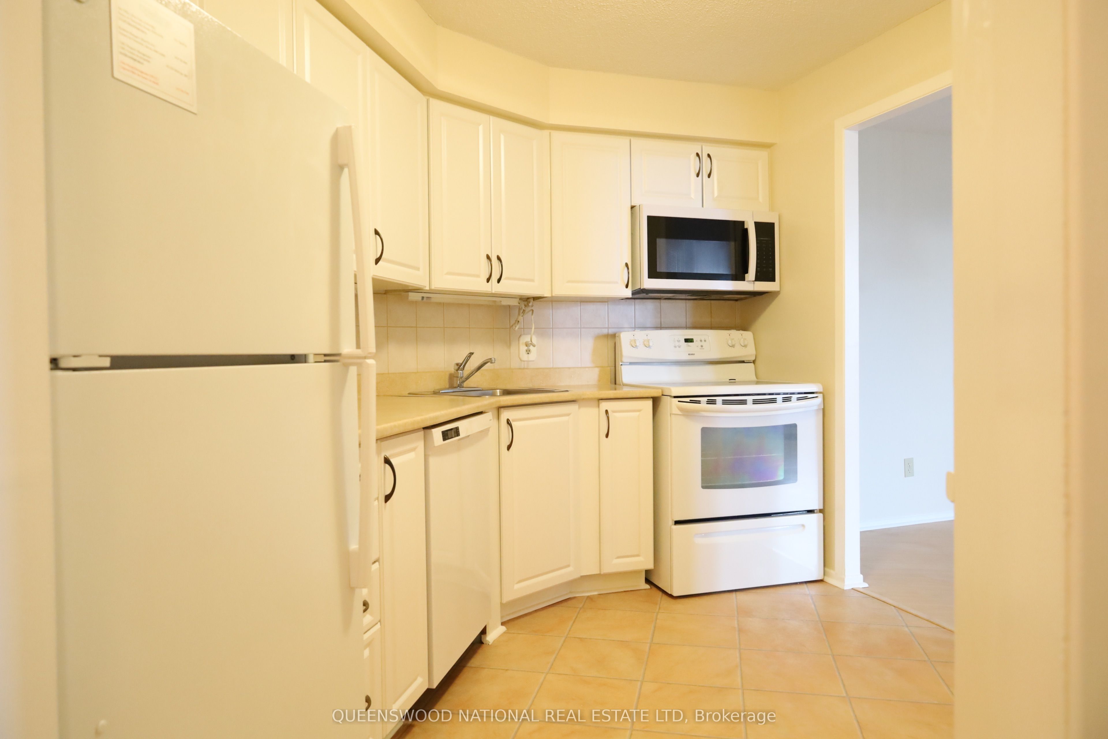 1025 Grenon Avenue 901, Britannia Heights - Queensway Terrace N and Area, ON K2B 8S5 photo 3