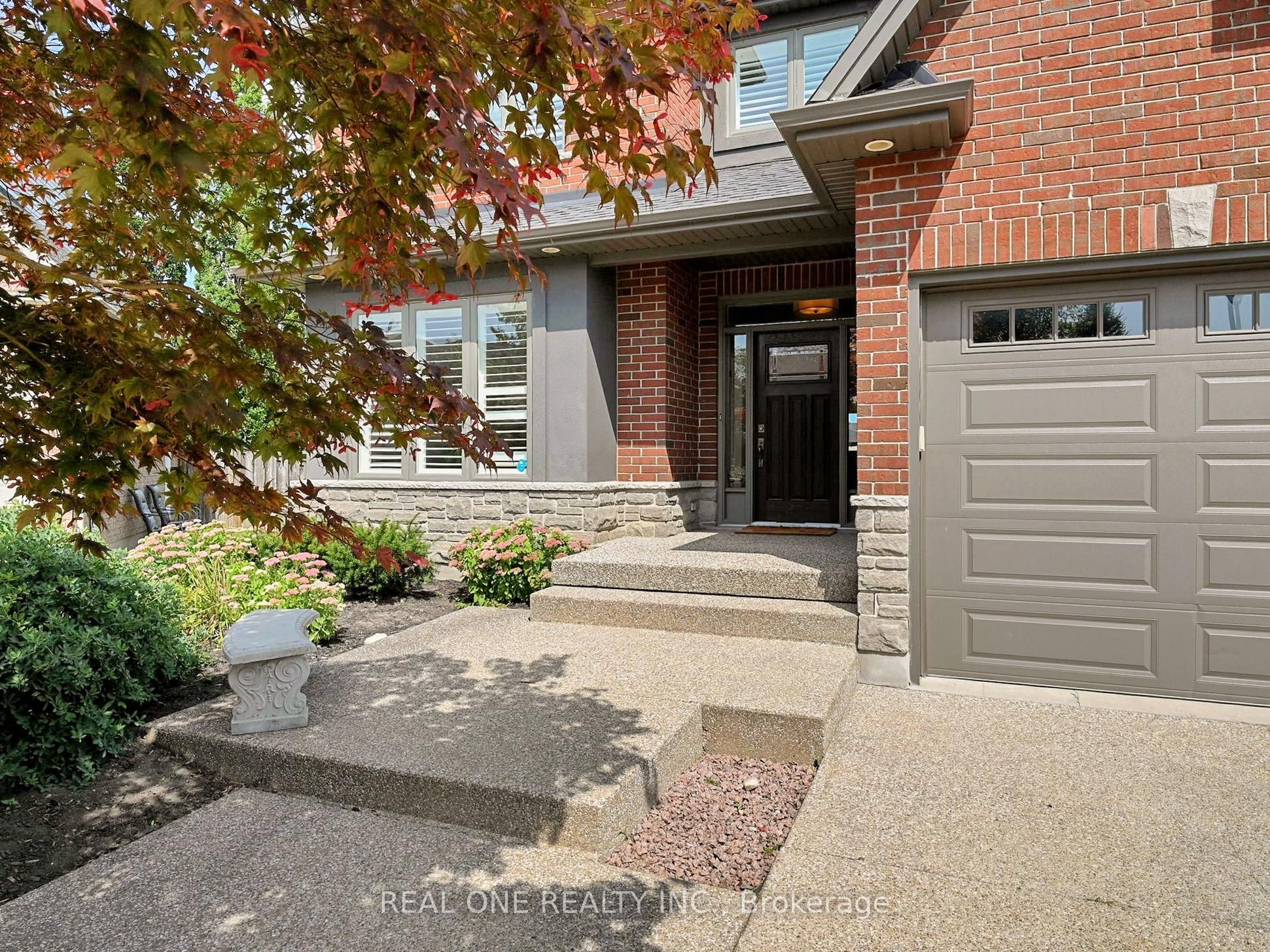 26 Matthews Court, St. Catharines, ON L2S 4C4 photo 2