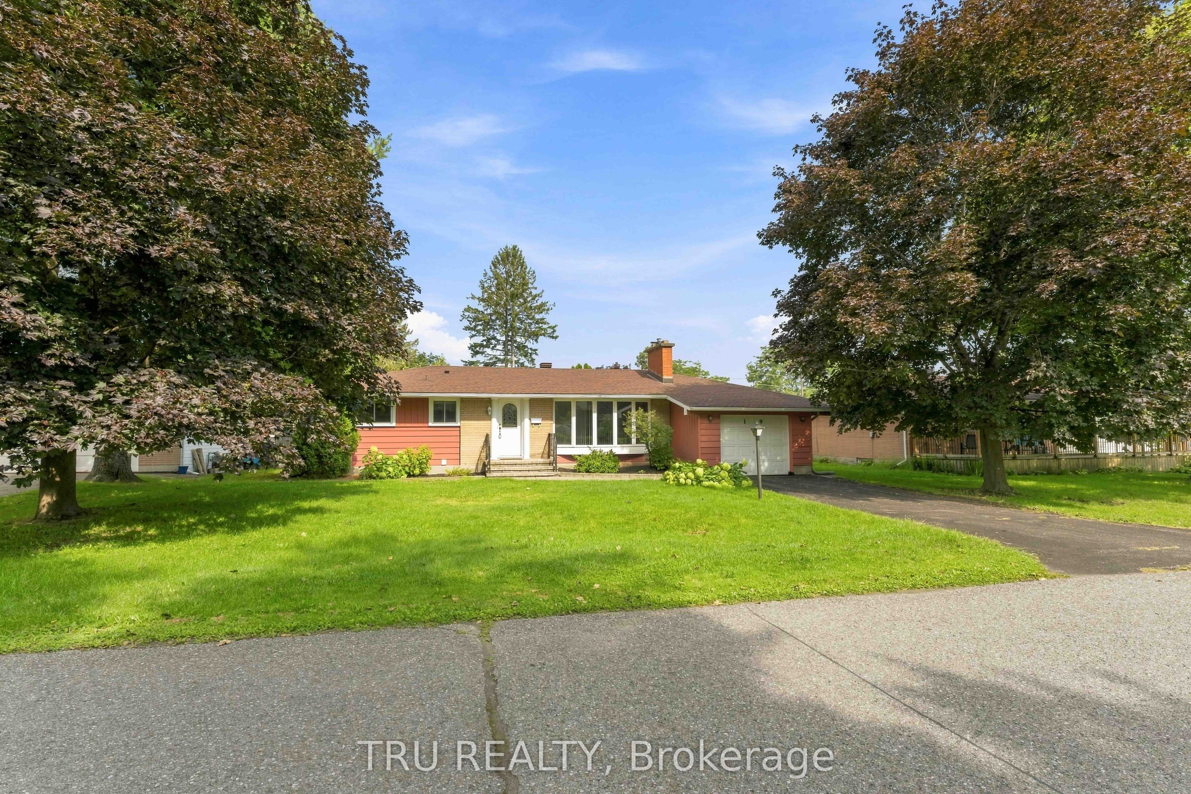 19 Ellery Crescent, Bells Corners and South to Fallowfield, ON K2H 6M5