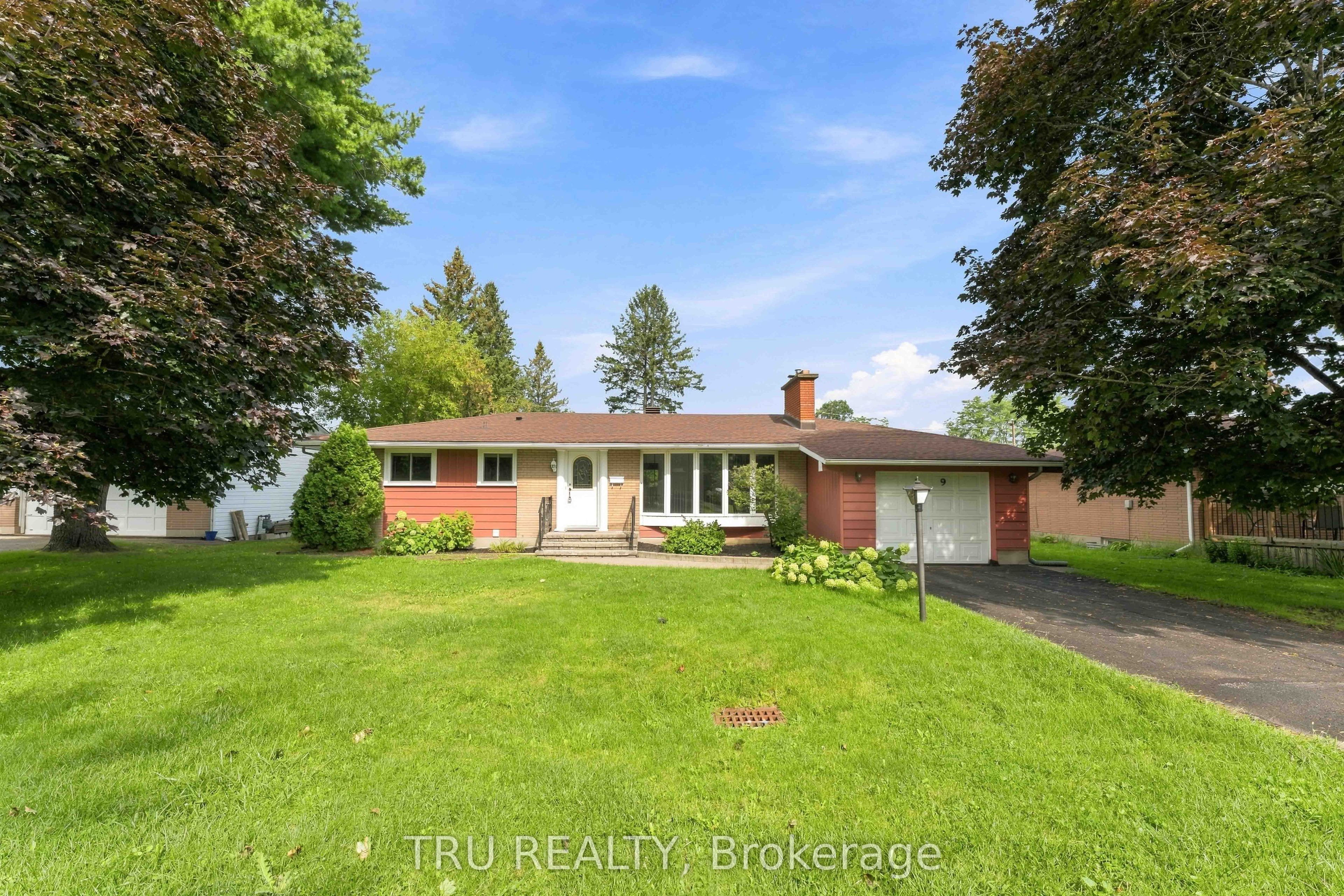 19 Ellery Crescent, Bells Corners and South to Fallowfield, ON K2H 6M5 photo 2