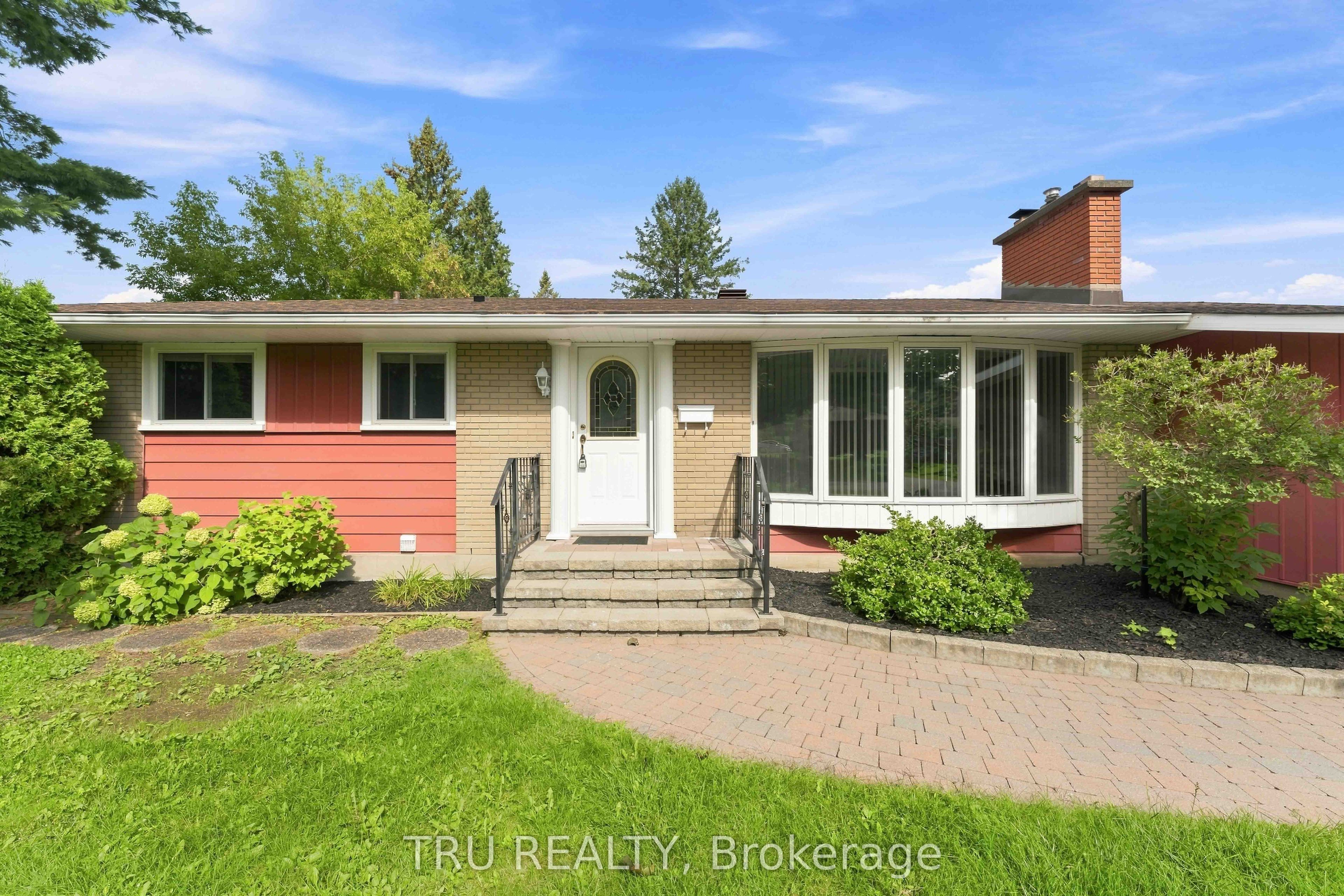 19 Ellery Crescent, Bells Corners and South to Fallowfield, ON K2H 6M5 photo 3
