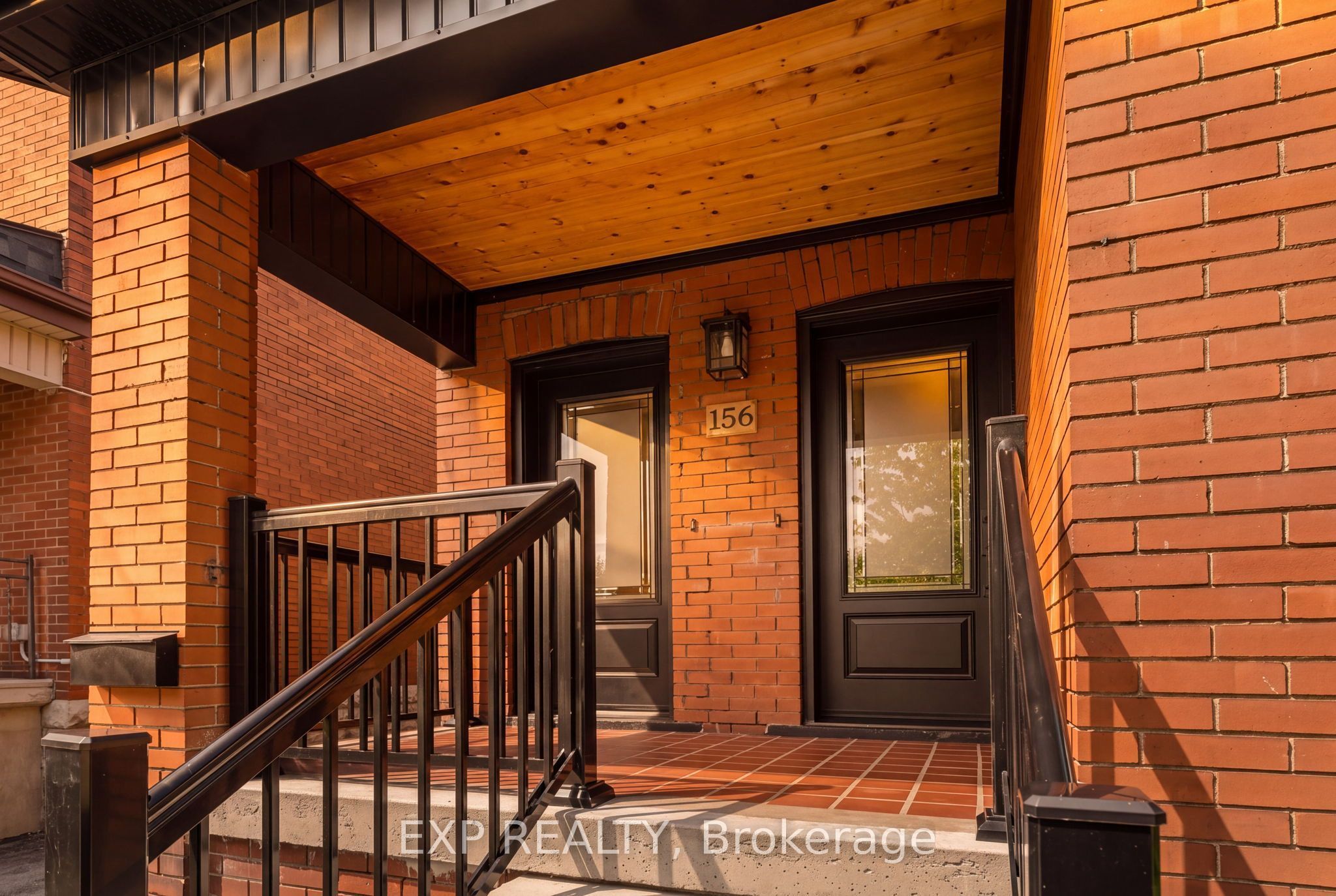 156 Park Row S, Hamilton, ON L8K 2J8 photo 3