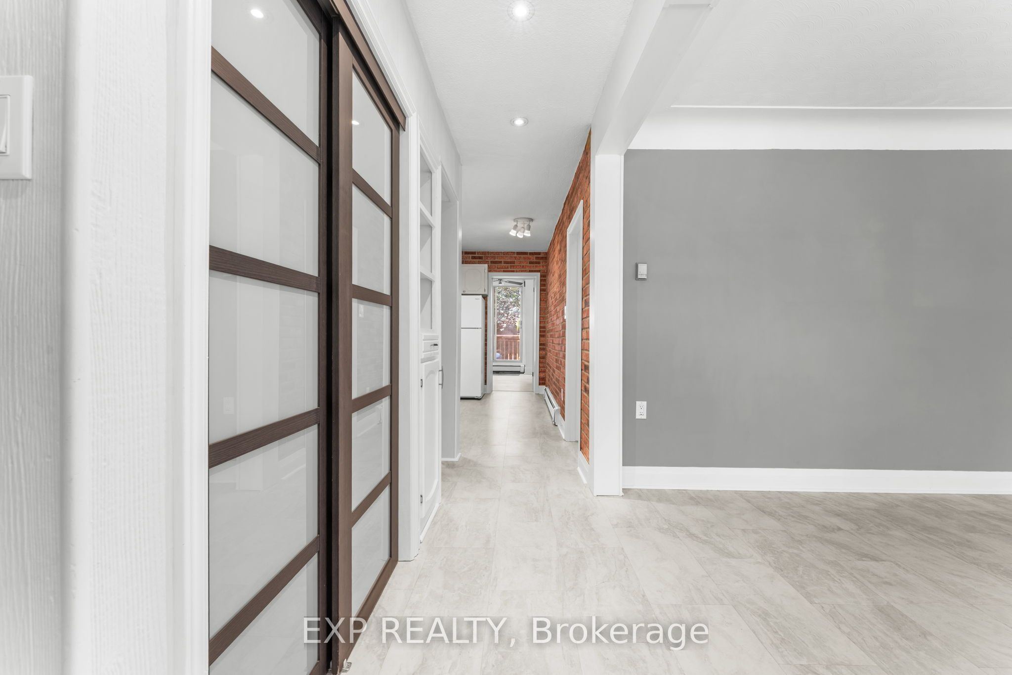 156 Park Row S, Hamilton, ON L8K 2J8 photo 4