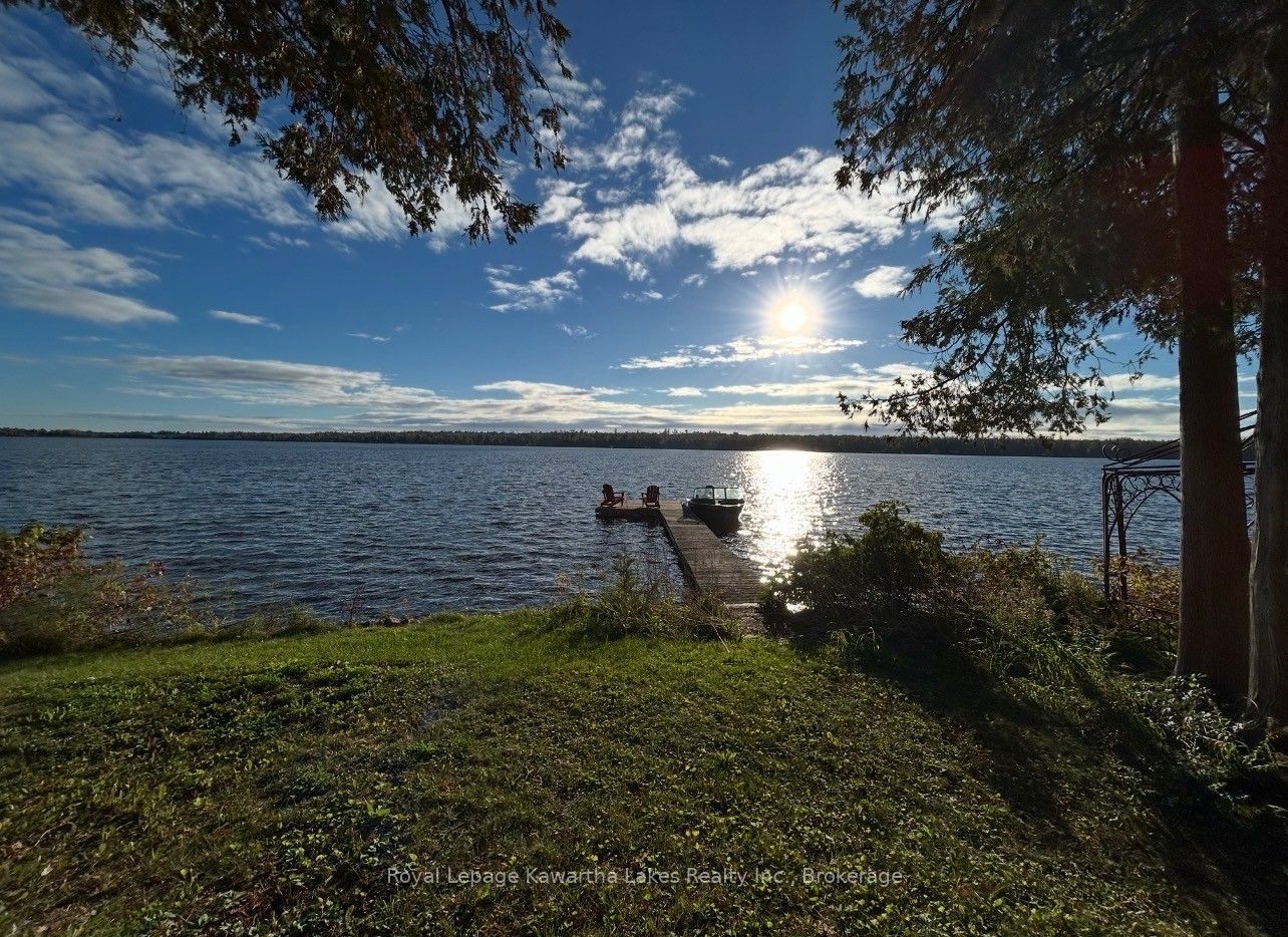 100 Pinewood Boulevard, Kawartha Lakes, ON K0M 2T0 photo 2