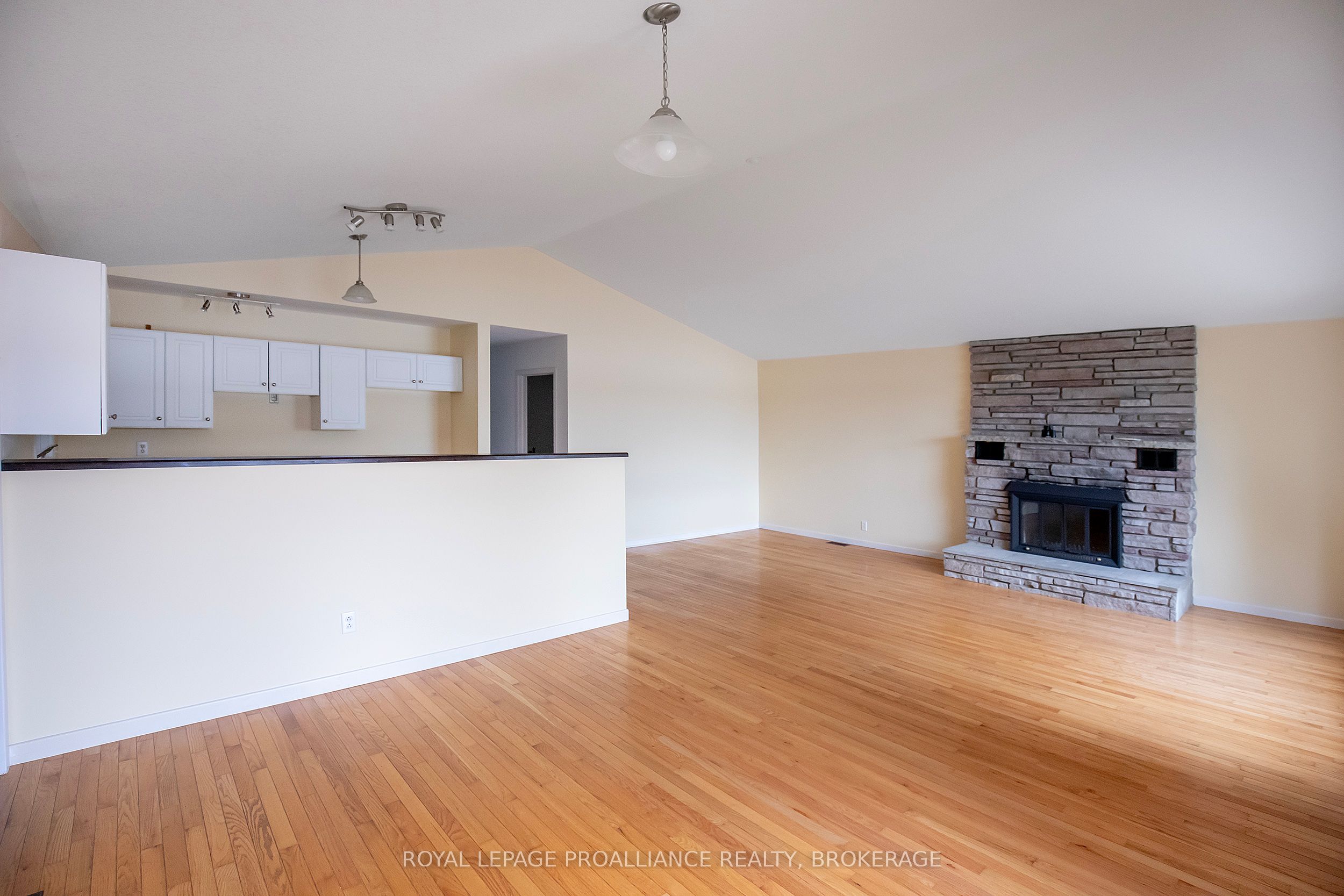 4502 Red Maple Lane, Frontenac, ON K0H 1X0 photo 3