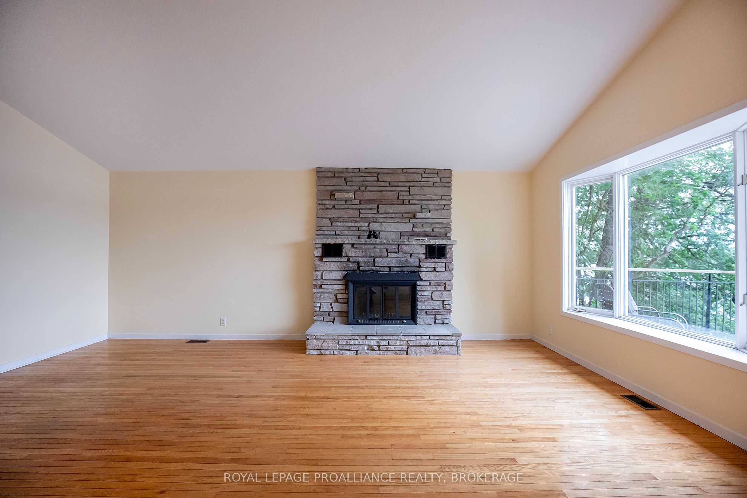 4502 Red Maple Lane, Frontenac, ON K0H 1X0 photo 4