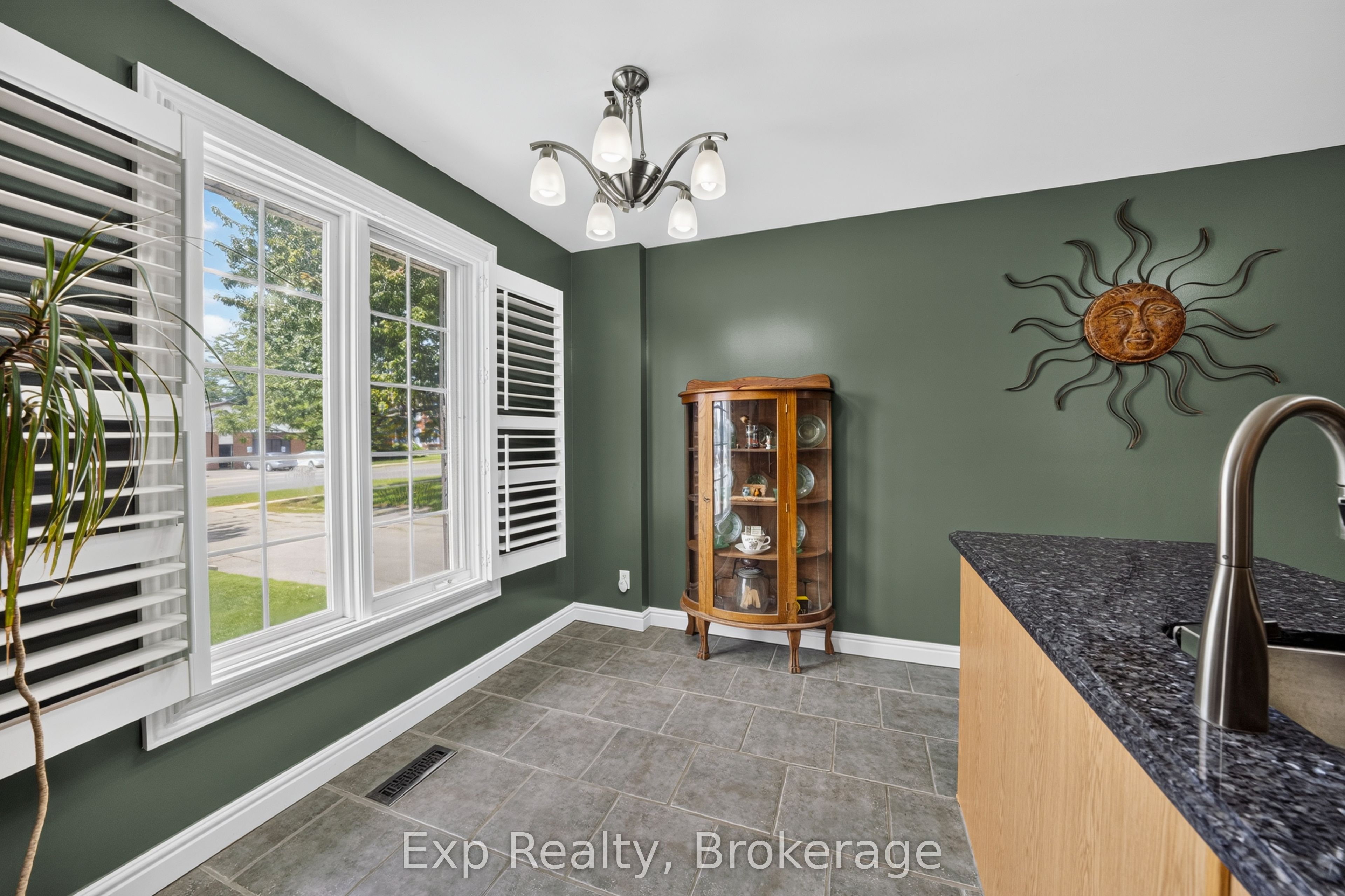 59 Avondale Road, Belleville, ON K8P 4G2 photo 5