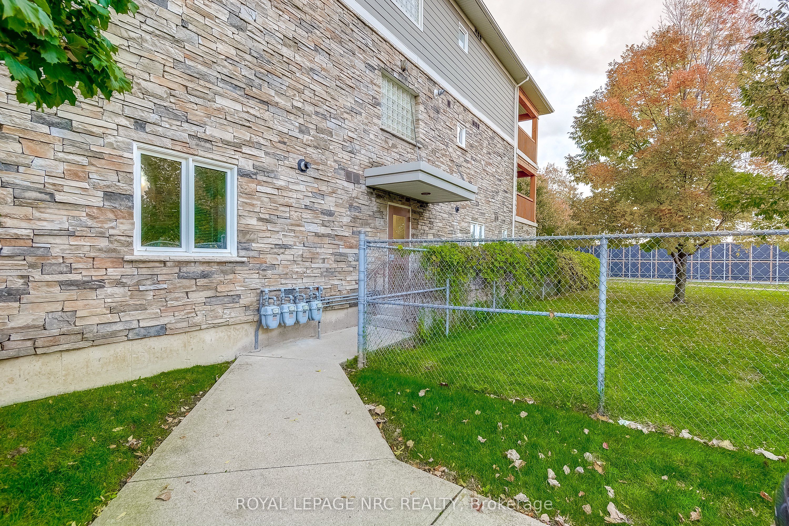 678 Line 2 Road 202, Niagara-on-the-Lake, ON L0S 1J0 photo 2