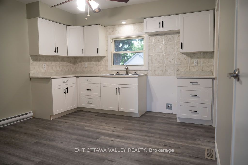 400 Boundary Road E, Pembroke, ON K8A 6K7 photo 4