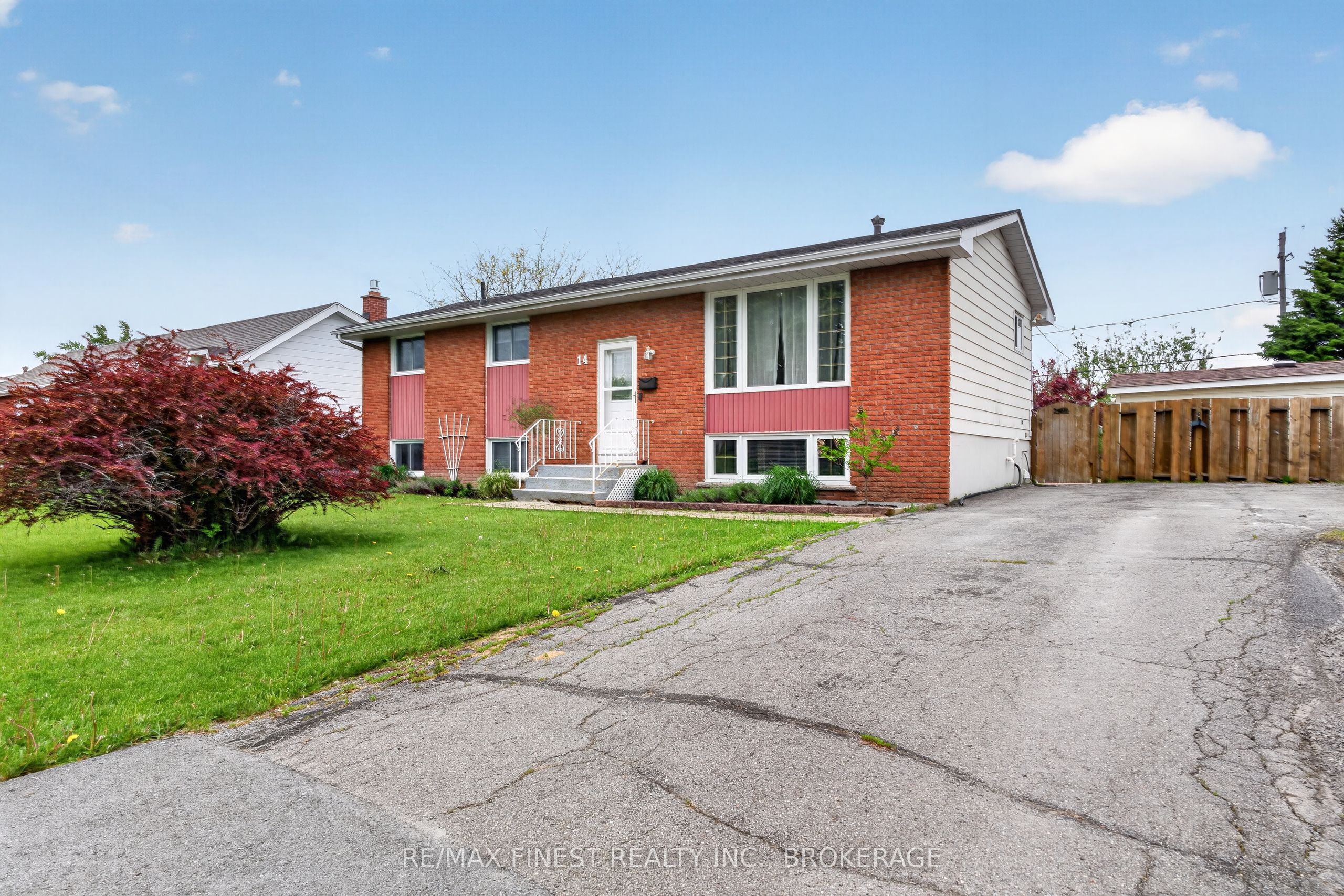 14 Chesterfield Drive, Loyalist, ON K7N 1M2 photo 3