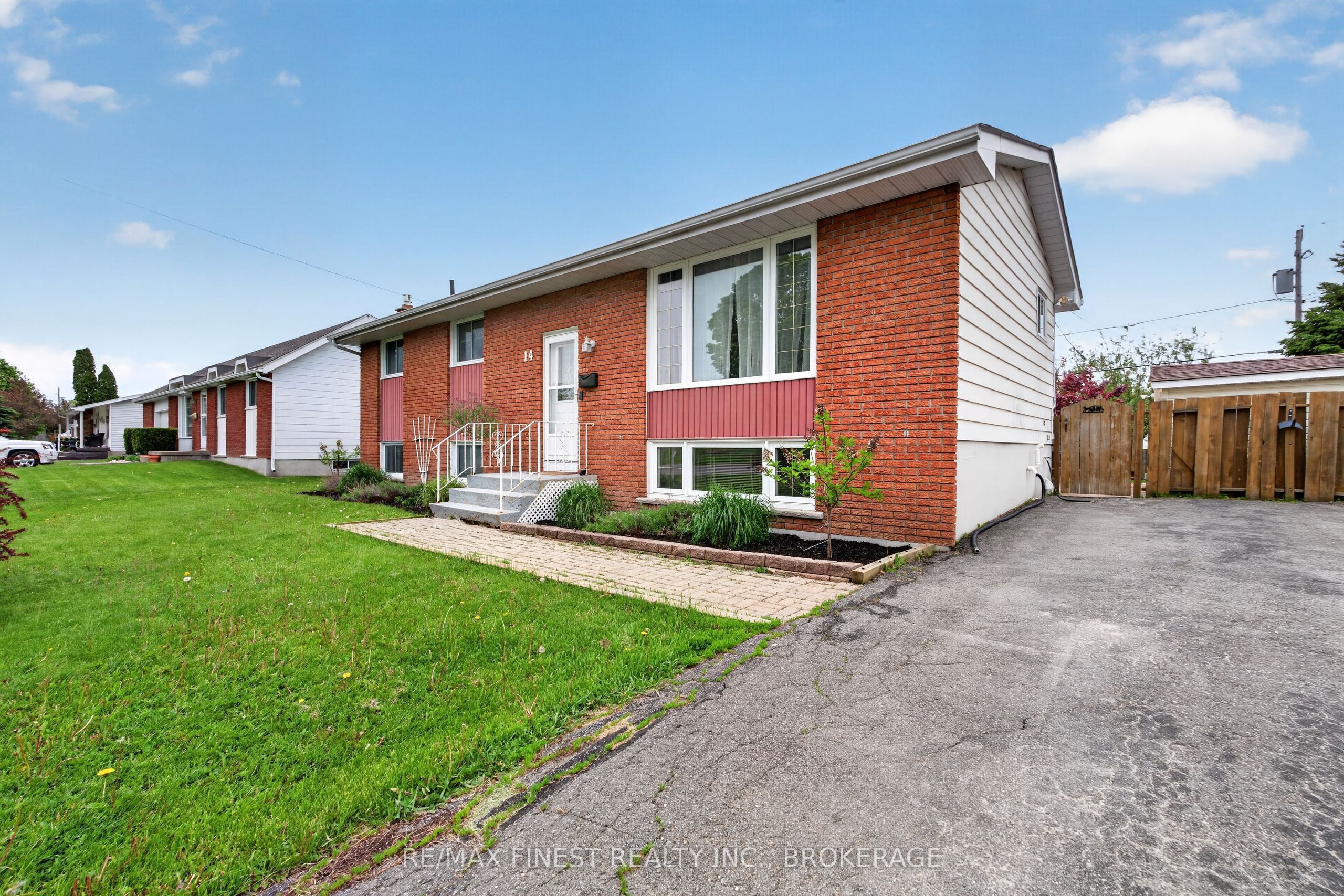 14 Chesterfield Drive, Loyalist, ON K7N 1M2 photo 4