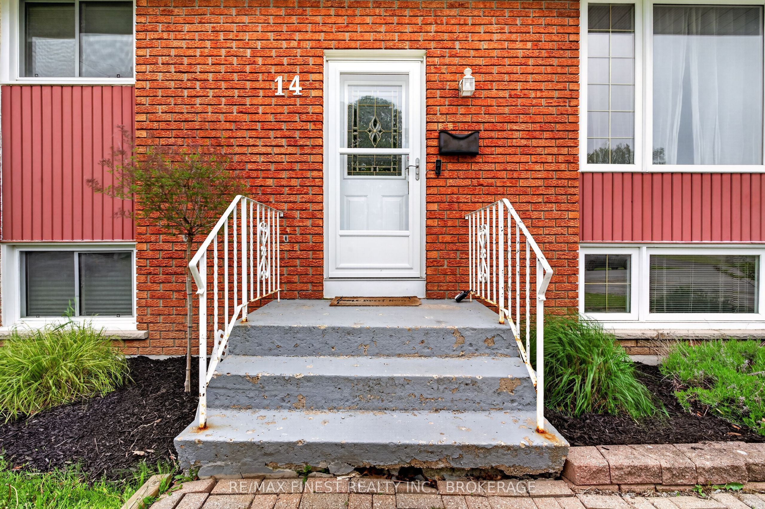 14 Chesterfield Drive, Loyalist, ON K7N 1M2 photo 5