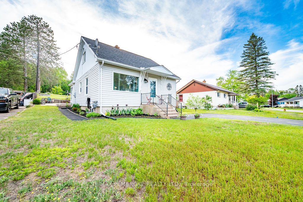 14 Summit Street, Deep River, ON K0J 1P0 photo 2