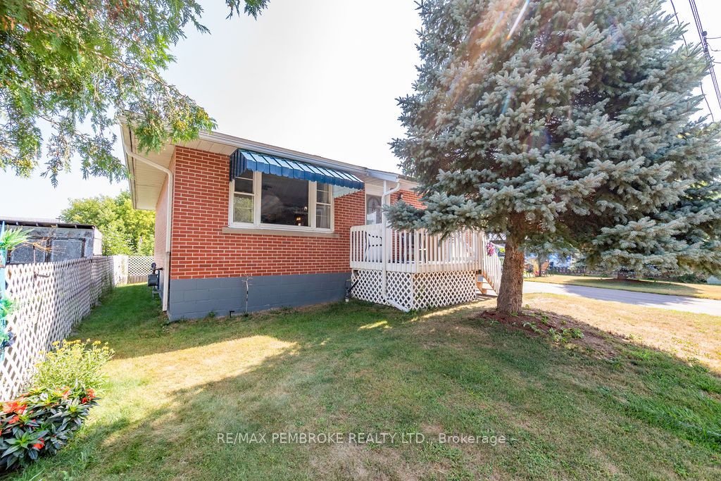 335 Willard Street, Pembroke, ON K8A 3T8 photo 5