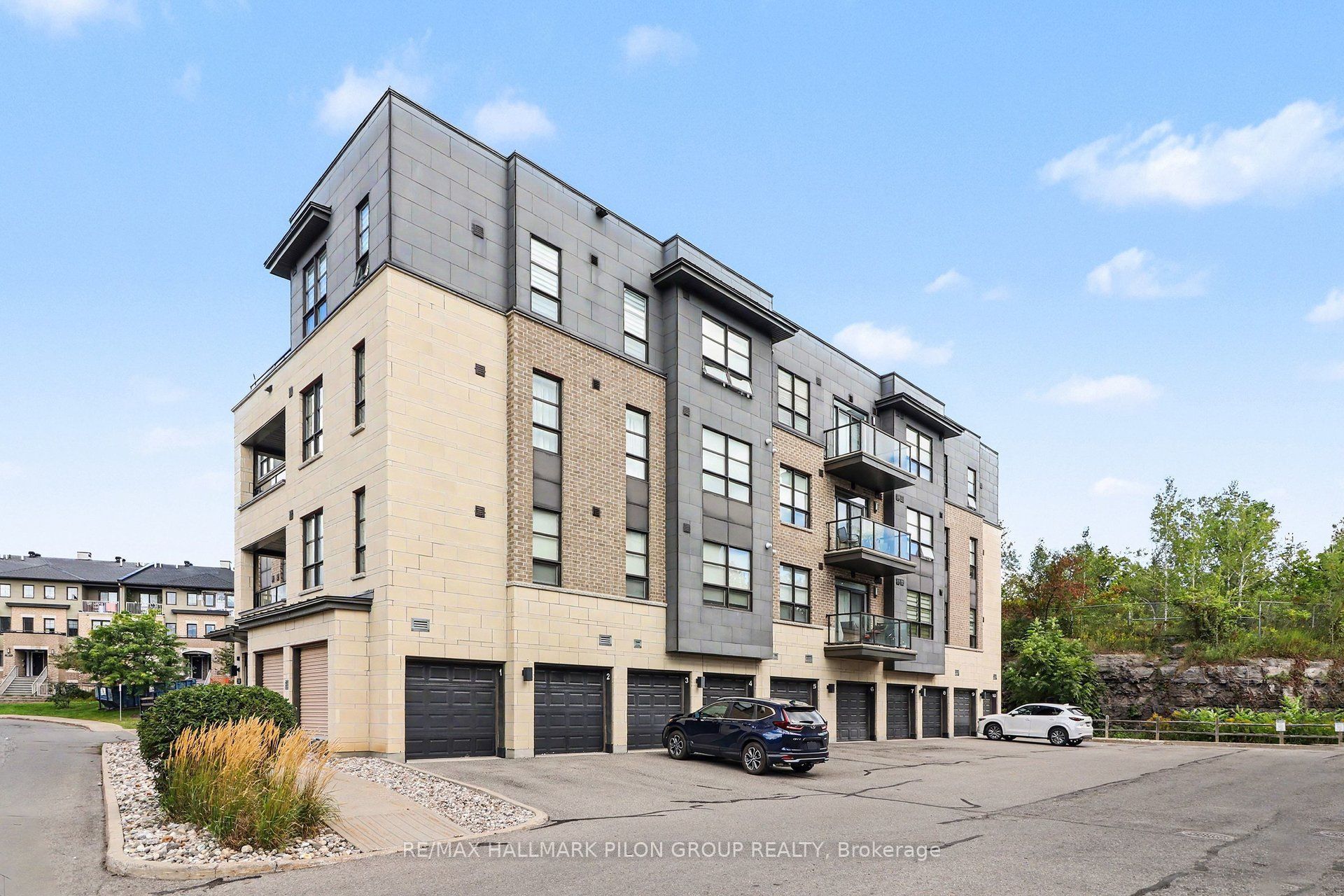 230 Titanium Private 301, Orleans - Convent Glen and Area, ON K1C 0C1 photo 2