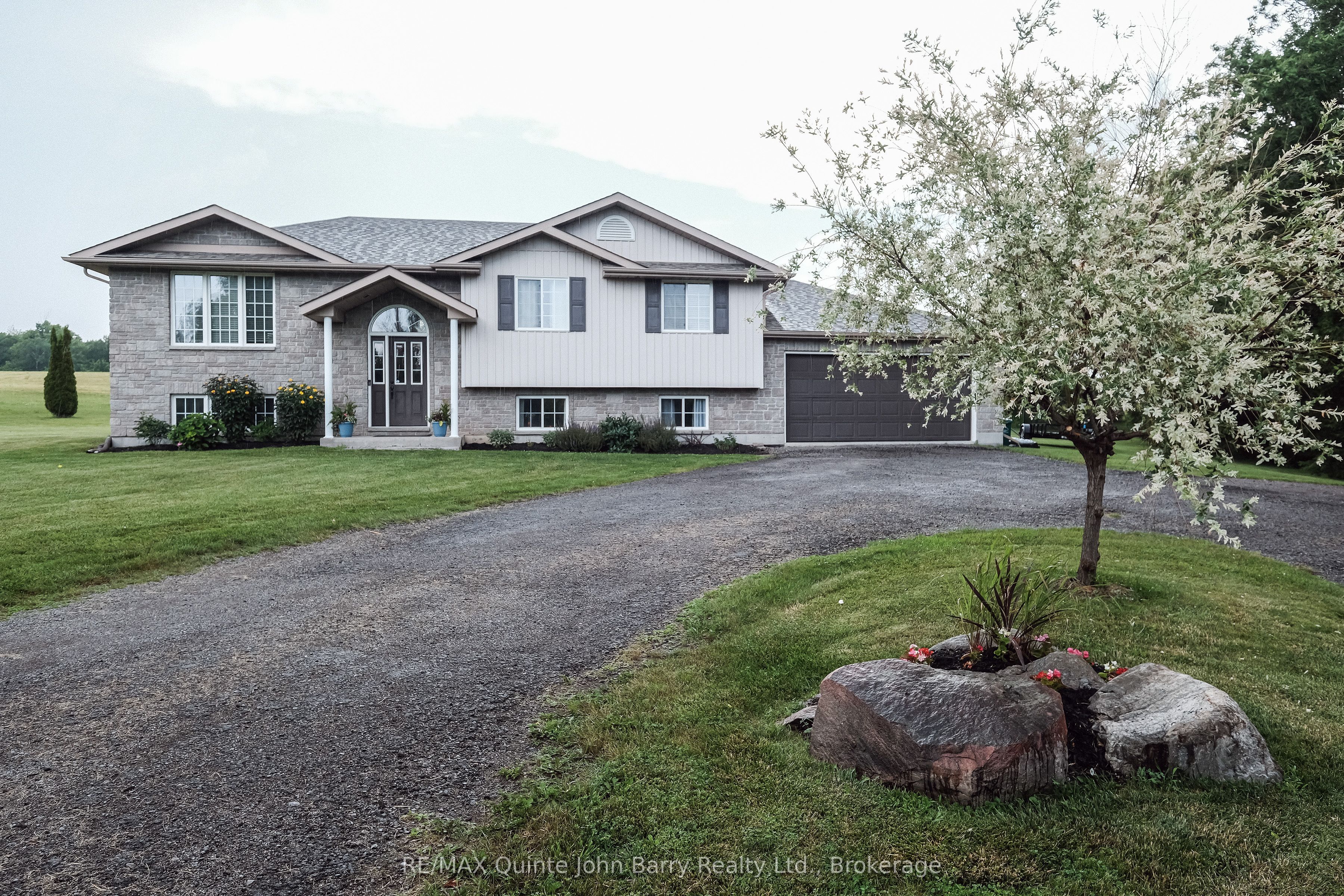 16566 Highway 2, Quinte West, ON K8V 5P7 photo 4