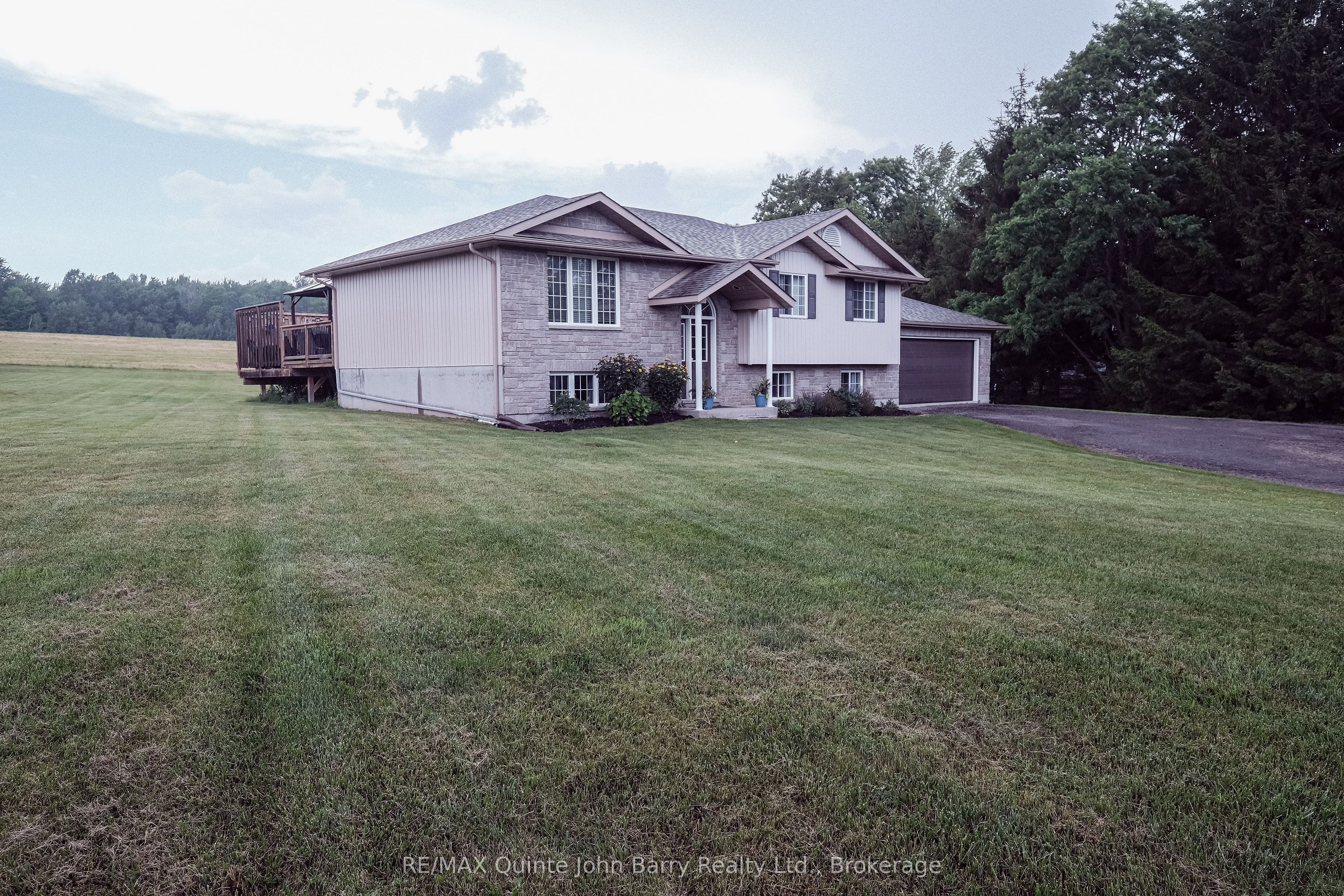 16566 Highway 2, Quinte West, ON K8V 5P7 photo 5