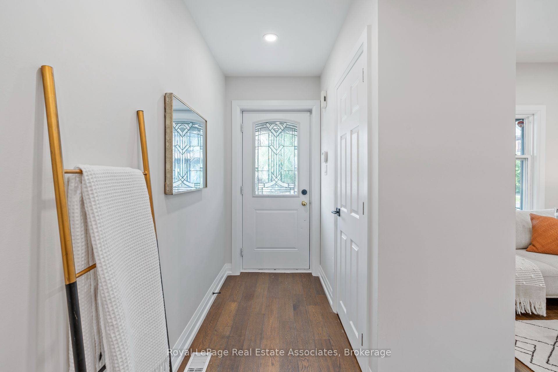 23 Somerset Avenue Upper, Hamilton, ON L8L 2L4 photo 2