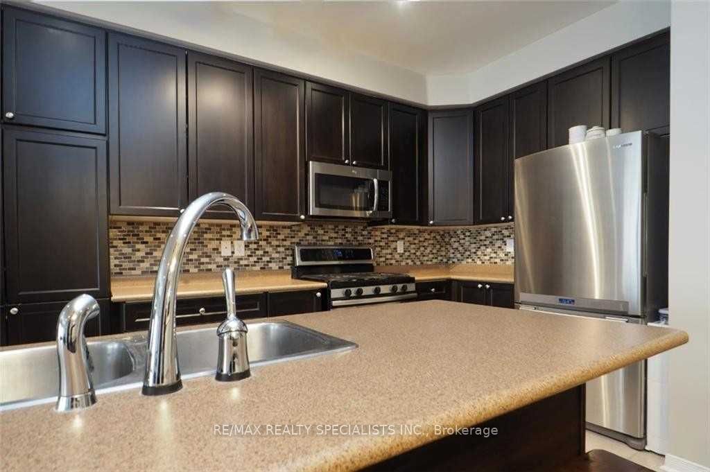 110 Highland Road W 127, Kitchener, ON N2M 3S1 photo 3
