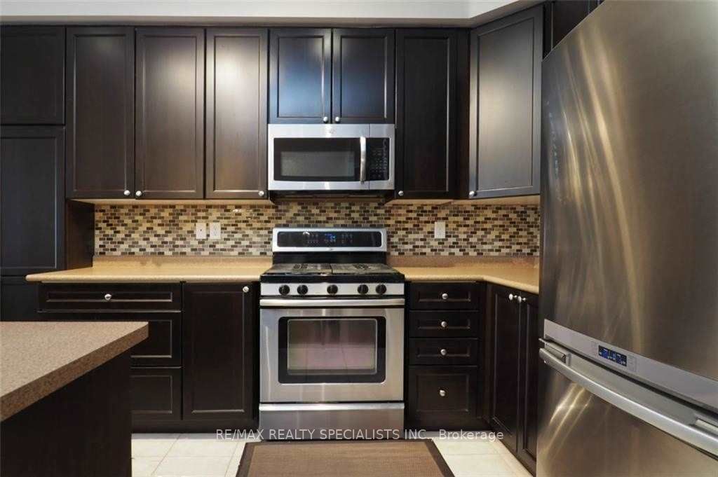 110 Highland Road W 127, Kitchener, ON N2M 3S1 photo 4