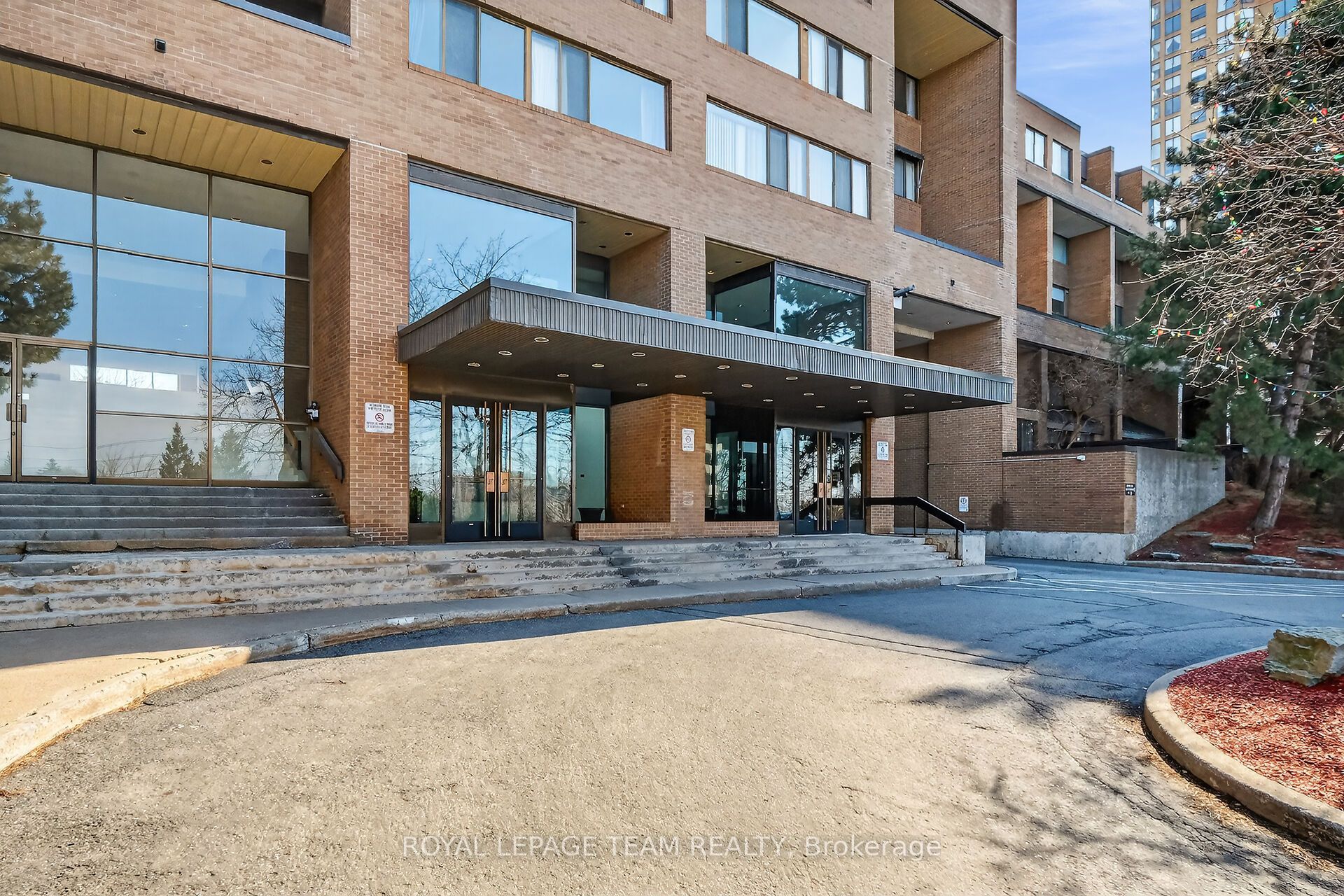 515 St Laurent Boulevard 1809, Manor Park - Cardinal Glen and Area, ON K1K 3X5 photo 3