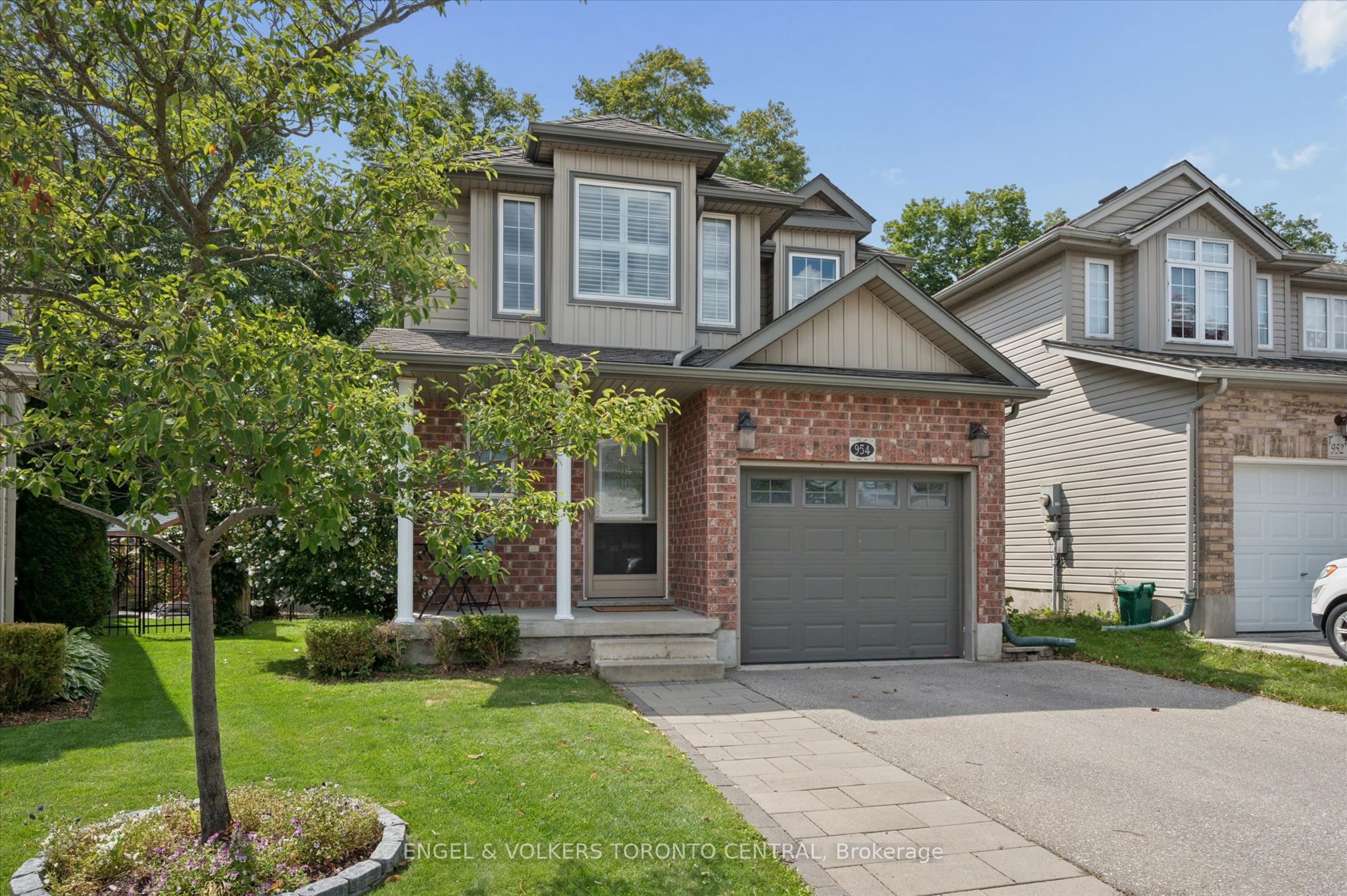 954 ATLANTIC Boulevard, Waterloo, ON N2K 4L5 photo 2