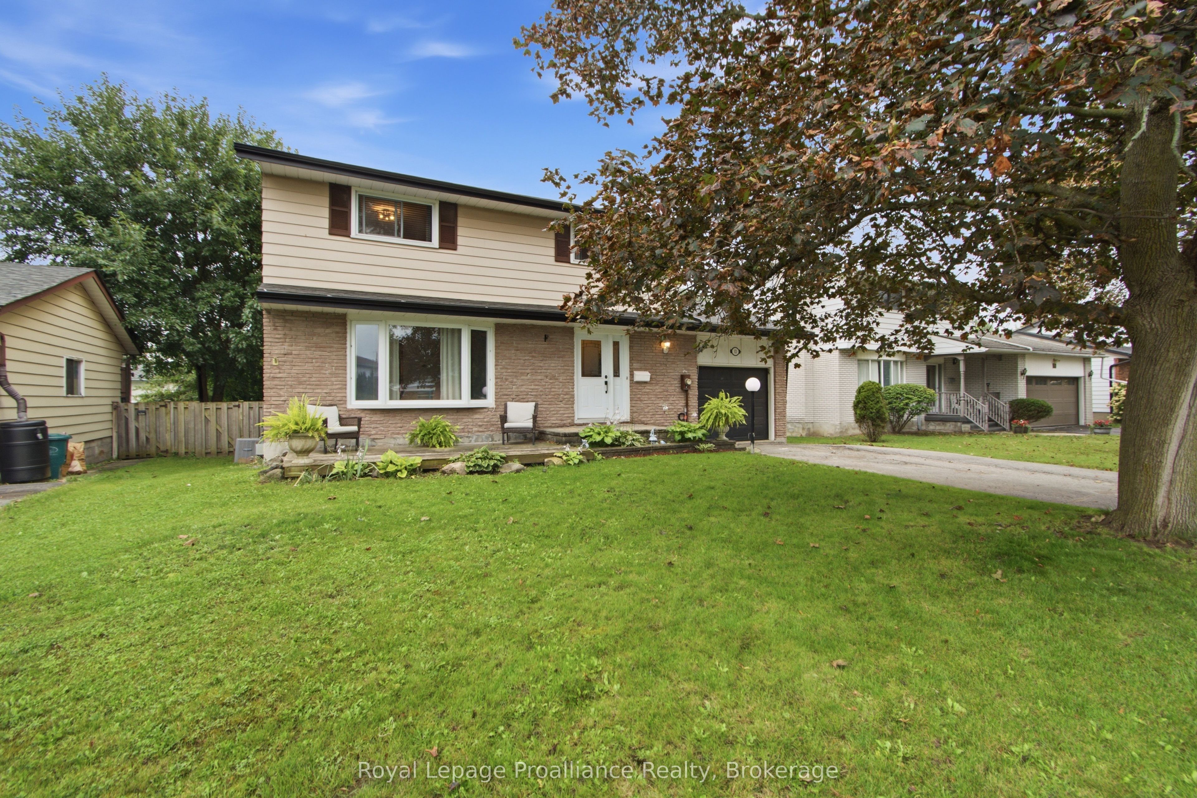 12 O'Neil Crescent, Quinte West, ON K8V 5Y6 photo 3