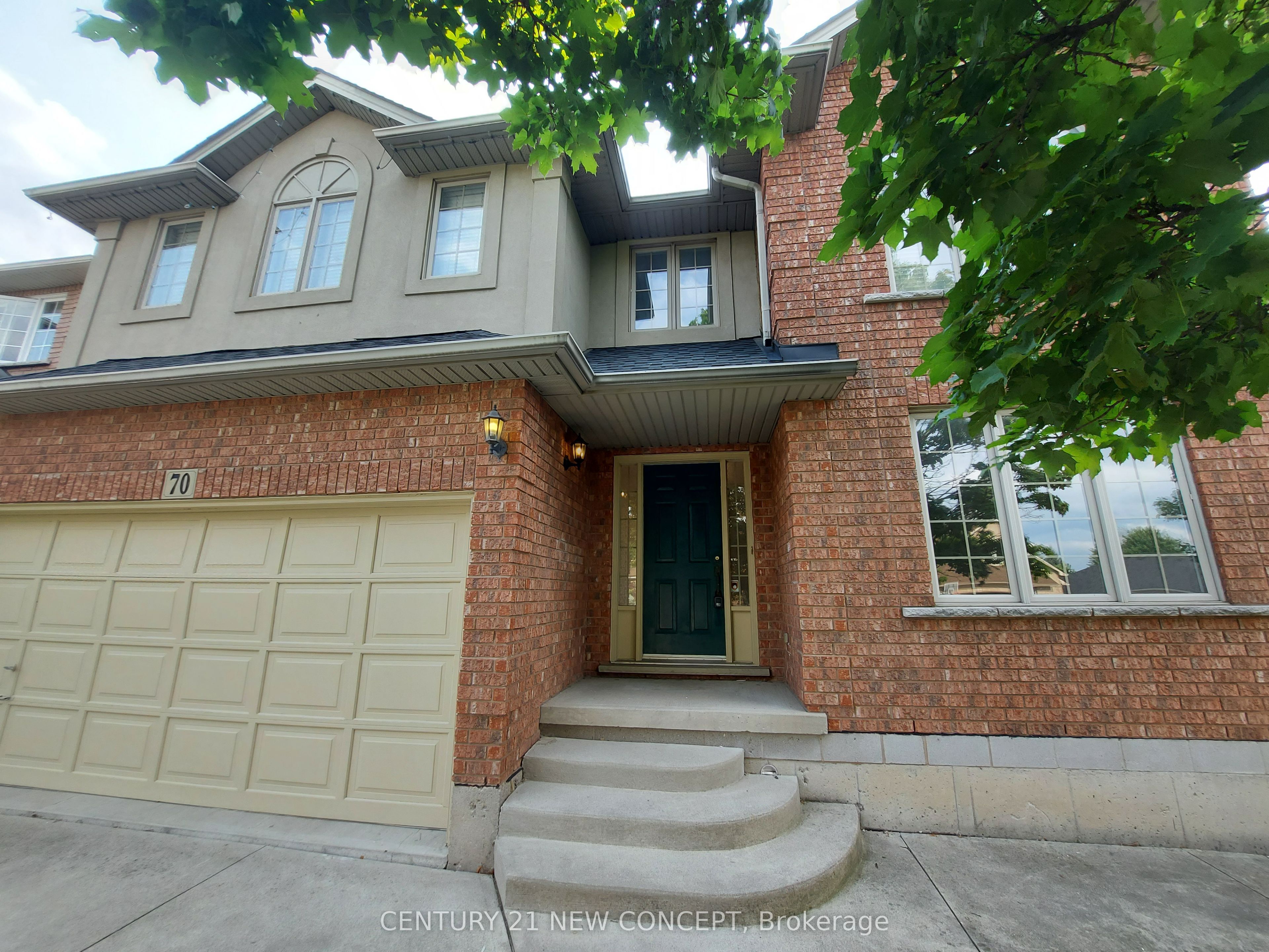 70 Cabriolet Crescent, Hamilton, ON L9K 1K6 photo 2