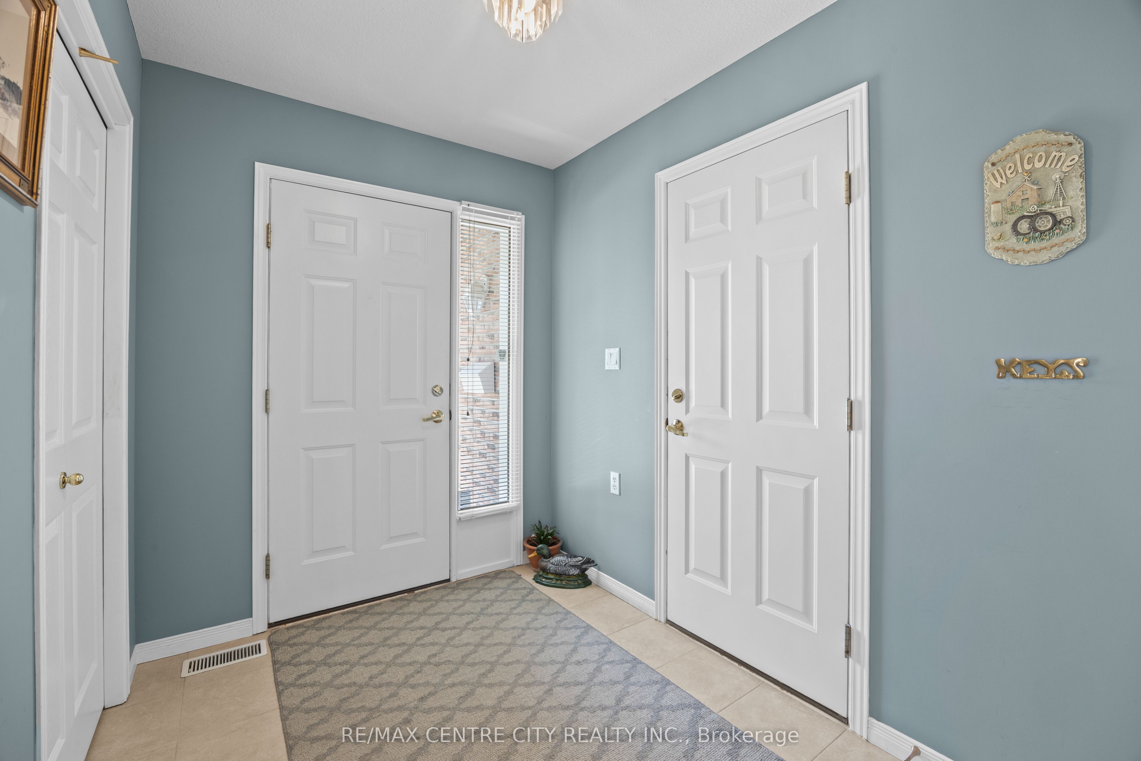 33 Ilderbrook Circle, Middlesex Centre, ON N0M 2A0 photo 3