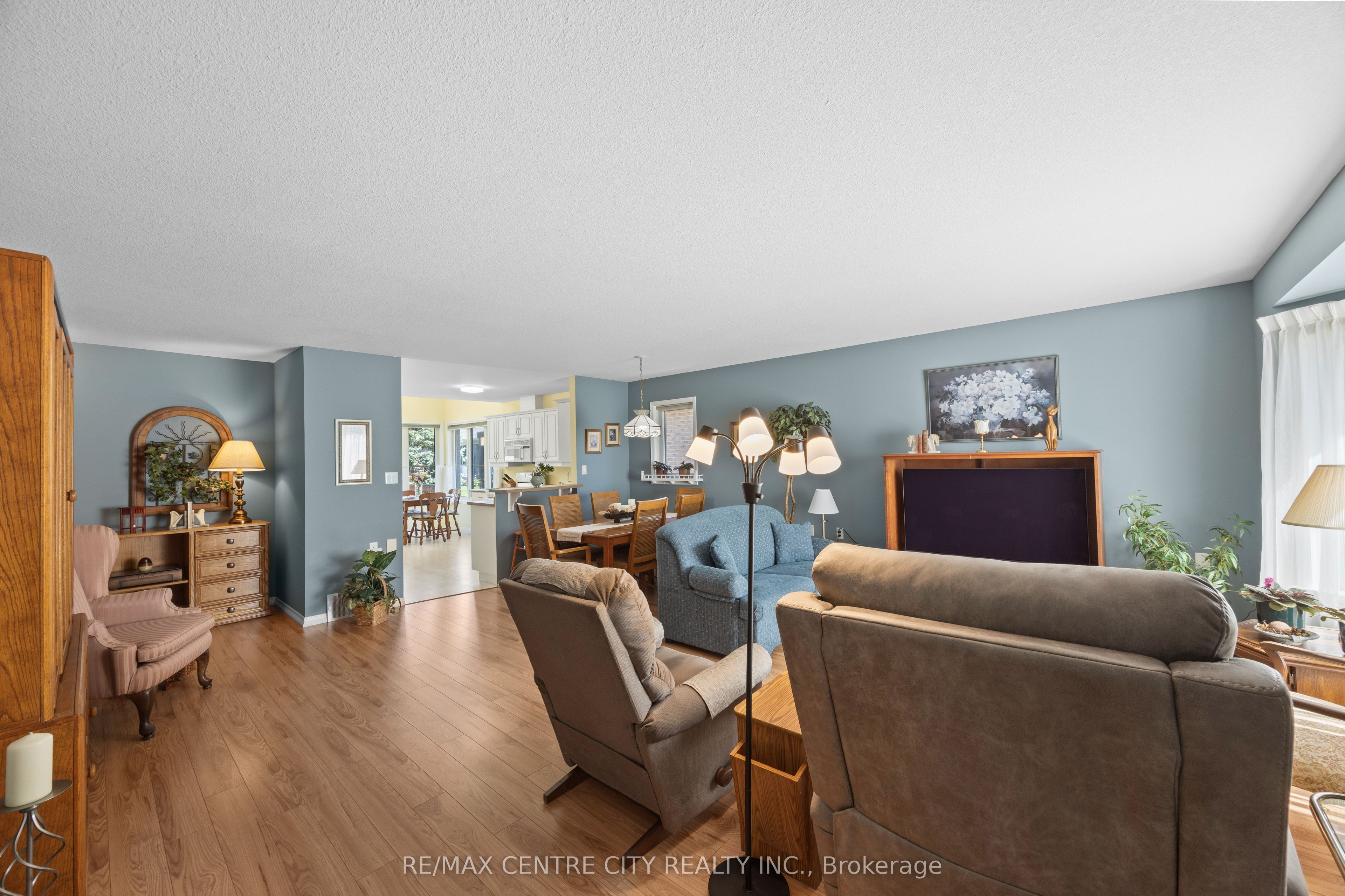 33 Ilderbrook Circle, Middlesex Centre, ON N0M 2A0 photo 5