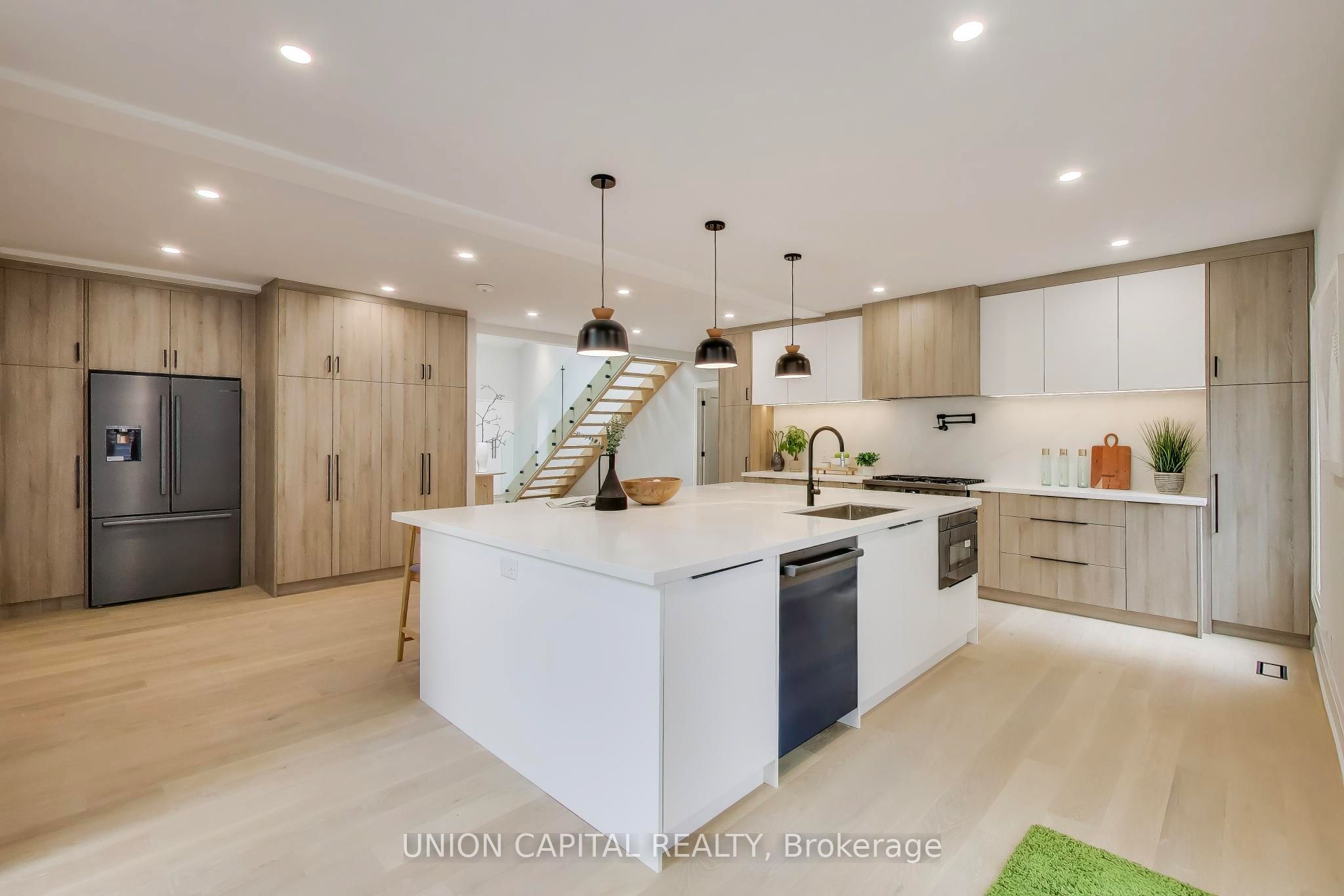 58 Forsyth Avenue N, Hamilton, ON L8S 4E3 photo 2