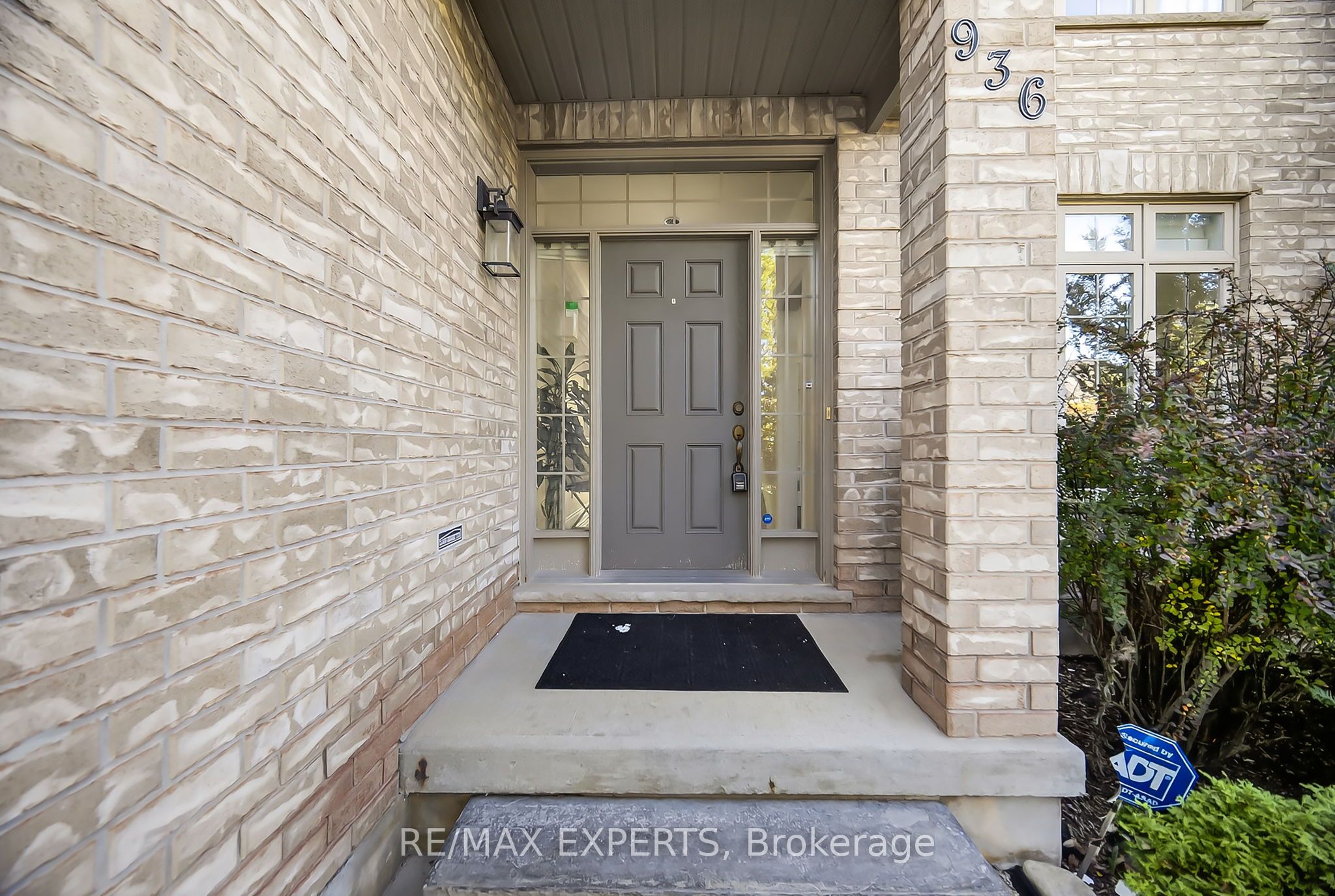 936 Talisman Crescent, London South, ON N6K 0B7 photo 2