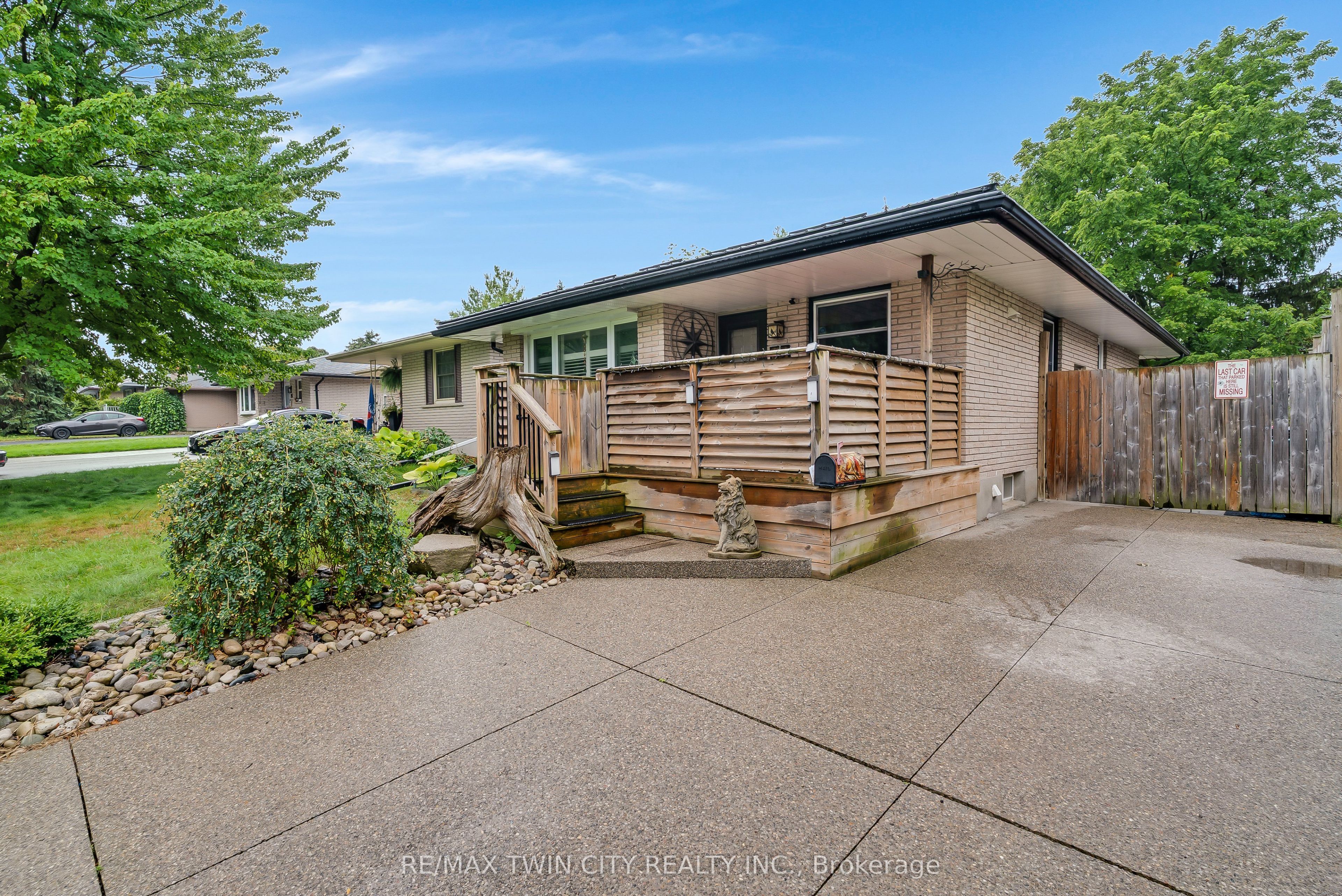 83 Kimberly Crescent, Kitchener, ON N2E 1C8 photo 3